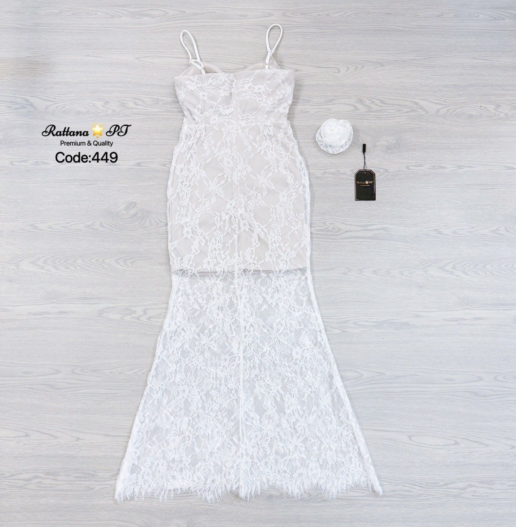 เดรสยาวลูกไม้ ทรงสวยมาก ดีเทลชุดแต่งดอกไม้ ดอกไม้สามารถถอดออกได้ มีความหรูหรา ดูแพง ใส่ดินเนอร์ ออกงาน ออร่าพุ่ง สวยเด่นกว่าใคร ใส่ดูสูงเพียว มีซับในหน้าอกมีฟองน้ำ สายสามารถไปปรับได้ มีซิบด้านหลัง ช้าไม่ได้แล้วคร้า ของสวยๆหมดไวจัดด่วนๆ🔱