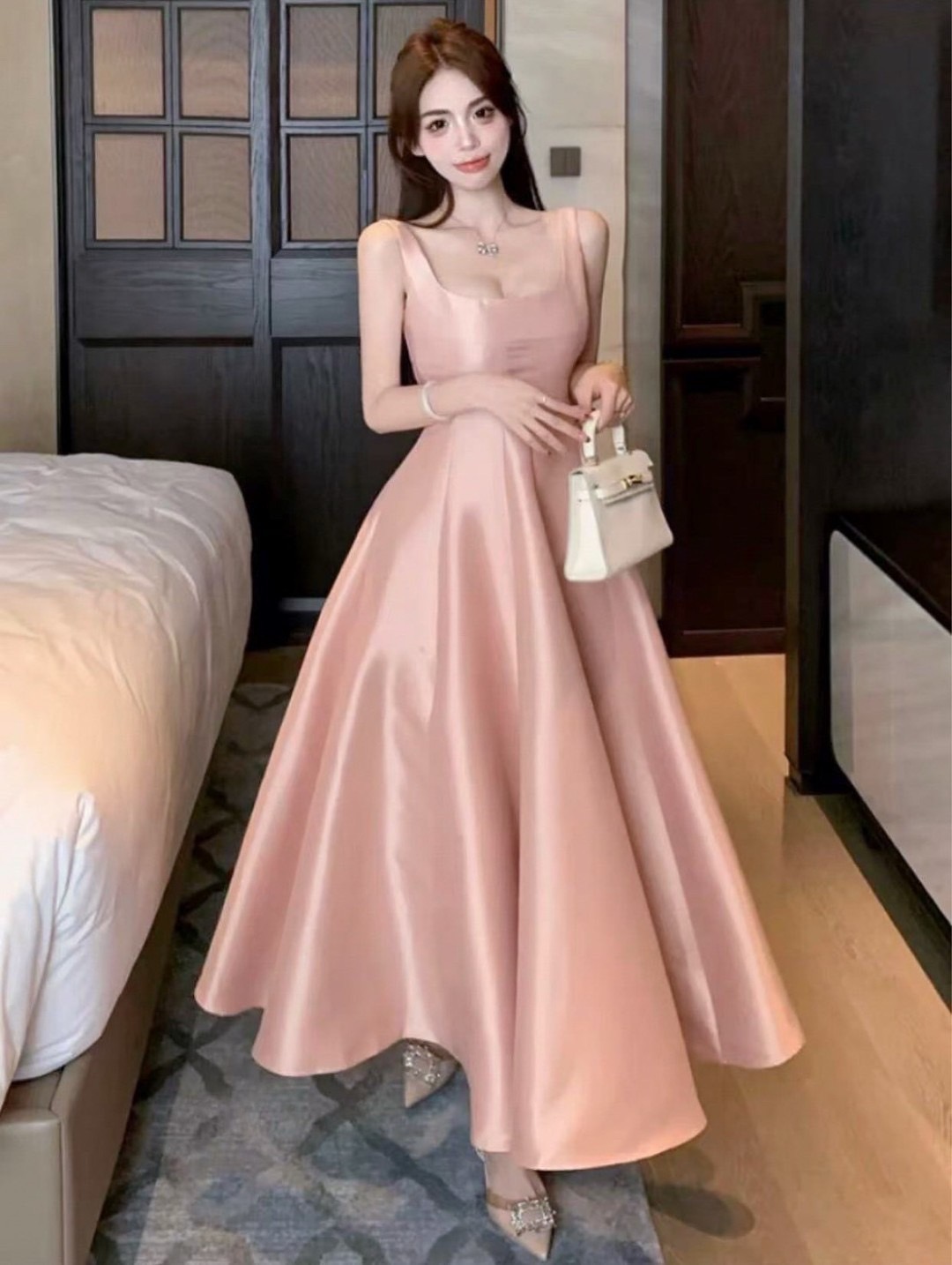 เดรสแขนกุดคอกลมแพทเทิ้นเป๊ะ มาในสีชมพูกระโปรงบาน ใส่สวยมาก ปังปุริเย้แน่นอนค่า