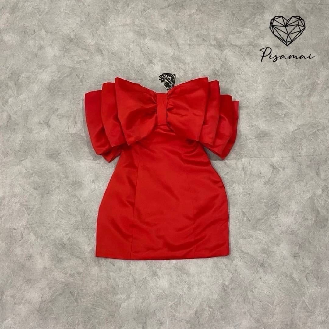 เดรสเกาะอกโบว์3Dตัวสั้นสีแดง ใส่แล้วดูแพงมากๆค่า อลังมากจริงๆ รุ่นนี้ร้านแนะนำมากๆค่า ใส่ฟินนาเล่มาก ใครหาชุดถ่ายรูปสวยๆอยู่ไม่มีผิดหวังเลย ที่สำคัญผ้าใส่สบายมากกก มือต้องไวเลยค่ารุ่นนี้