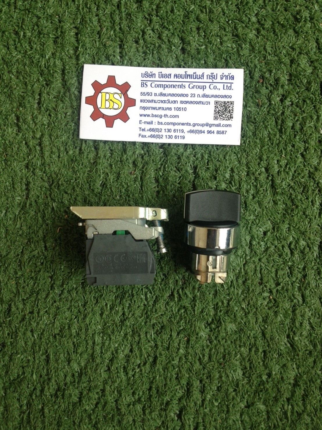 Schneider : Selector XB4BD33 3จังหวะ 1NO+1NO ก้านสั้น