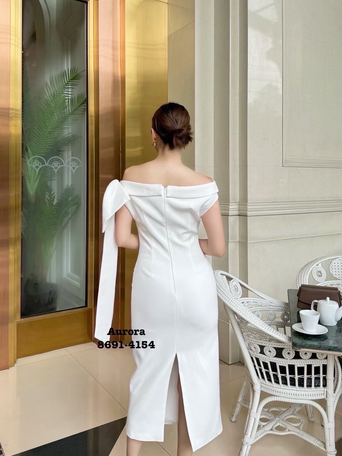 Label :: AURORA by RAMI-PAPHA เดรสเปิดไหล่โทนสีขาว สวยดูดีมีสไตล์ ด้านข้างซ้ายมือแต่งคล้ายโบว์ สวยงดงามคร่าาา งานผ้าดี๊ดี ผ้าดีมากๆ อกเสริมฟองน้ำเพื่อทรงสวย มีซับใน มีซิปหลัง