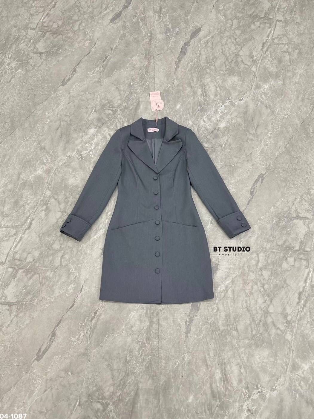 เดรสเบเซอร์คอปกกระดุมหน้า แขนยาวกระเป๋าใช้งานได้จริง งานเนื้อผ้ามีลายในตัวงานสวยมาก เนื้อผ้าดีมีซับในค่ะ