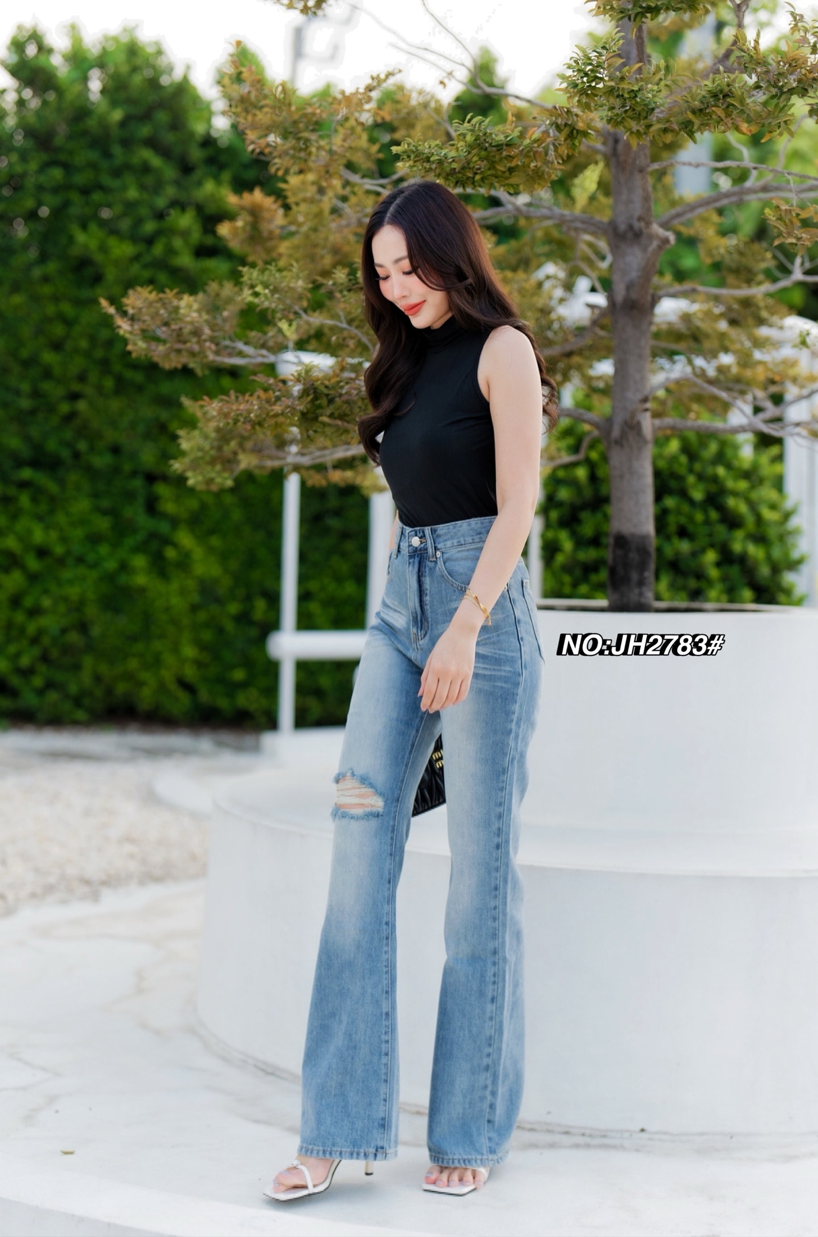 No.JH2783# -กางเกงทรงกระบอกที่แซปที่สุดในปฐพีนี้ ฮิตกันมากกก (ผ้าไม่ยืดคะ) งานปังที่สุด ฟอกสีสวย เพิ่มความสูงให้เมื่อสวมใส เอวสูงปรี๊ดปิดสะดือ ความยาวไม่เต่อ ทำขาดเข่าข้างหนึ่ง งานดีจริง ทรงสวยมาก