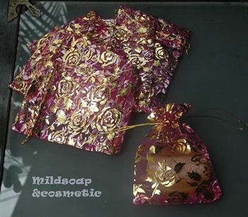 ถุงผ้าไหมลายกุหลาบสีชมพูเข้ม 9x11 ซม. 12 ใบ