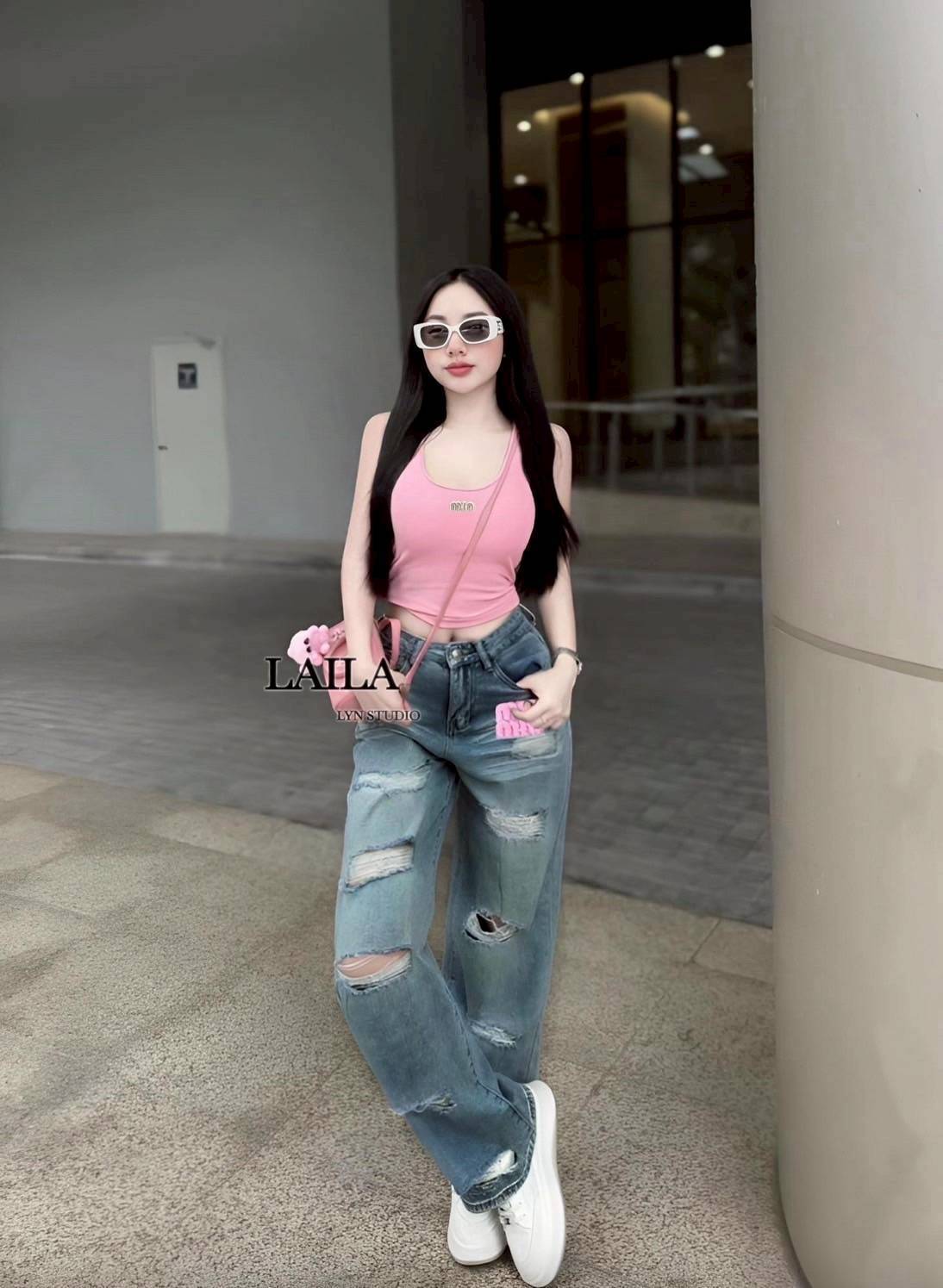 Tag: LAILA Detail:setเสื้อ+กางเกง เสื้อทรงแขนกุดแต่งเว้าแขนเสริมทรงช่วงอกอย่างดีทรงสวยเข้ารูปพร้อมเข็มกลัดmmาชมพู มาพร้อมกางเกงยีนส์ขายาวสียีนส์อย่างสวย ผ้าสวยมีน้ำหนัก ทรงกระบอกแต่งขาดช่วงเข่าและขา สายคาเฟ่ห้ามพลาดน้า #bywila #เสื้อกล้าม #ชุดยีนส์ #เสื้อ