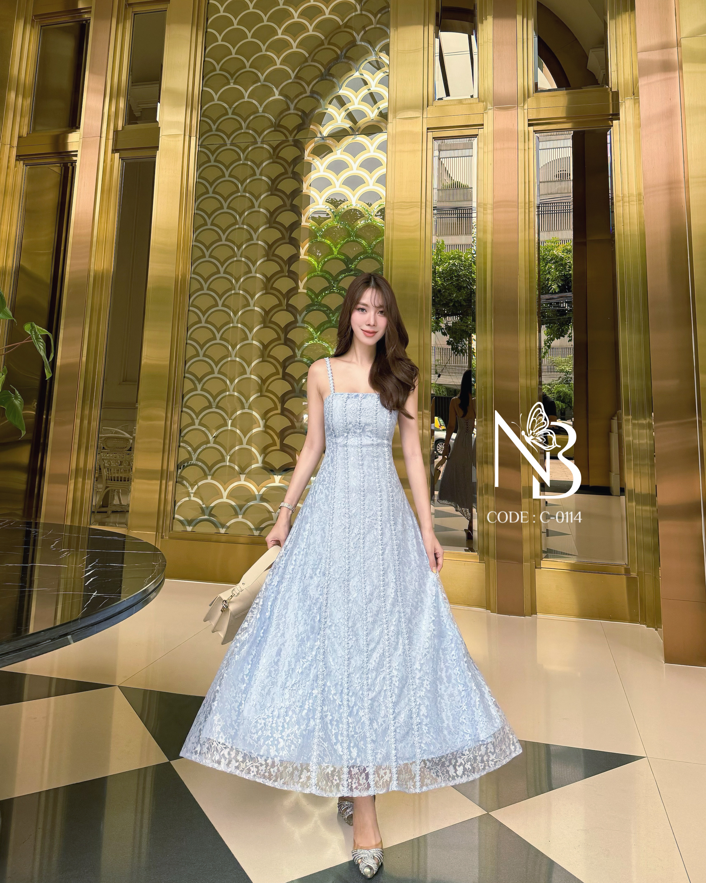 เดรสยาวสายเดี่ยว ผ้าลูกไม้ ใช้ผ้าลูกไม้อย่างดี ใส่ซับในยาวทั้งชุด ช่วงอกเสริมฟองน้ำ ด้านหลังปรับสายได้ค่ะ สามารถใส่ออกงาน ใส่ไปดินเนอร์ได้เลยค่ะ ผ้าสวย ใช้ผ้าเยอะ ราคาสุดคุ้ม งานWowมาก คอนเฟิร์ม!! ช้าหมด อดนะคะ รีบสั่งกันน๊าาา #NABIBRAND #งานป้ายนาบี #นาบ