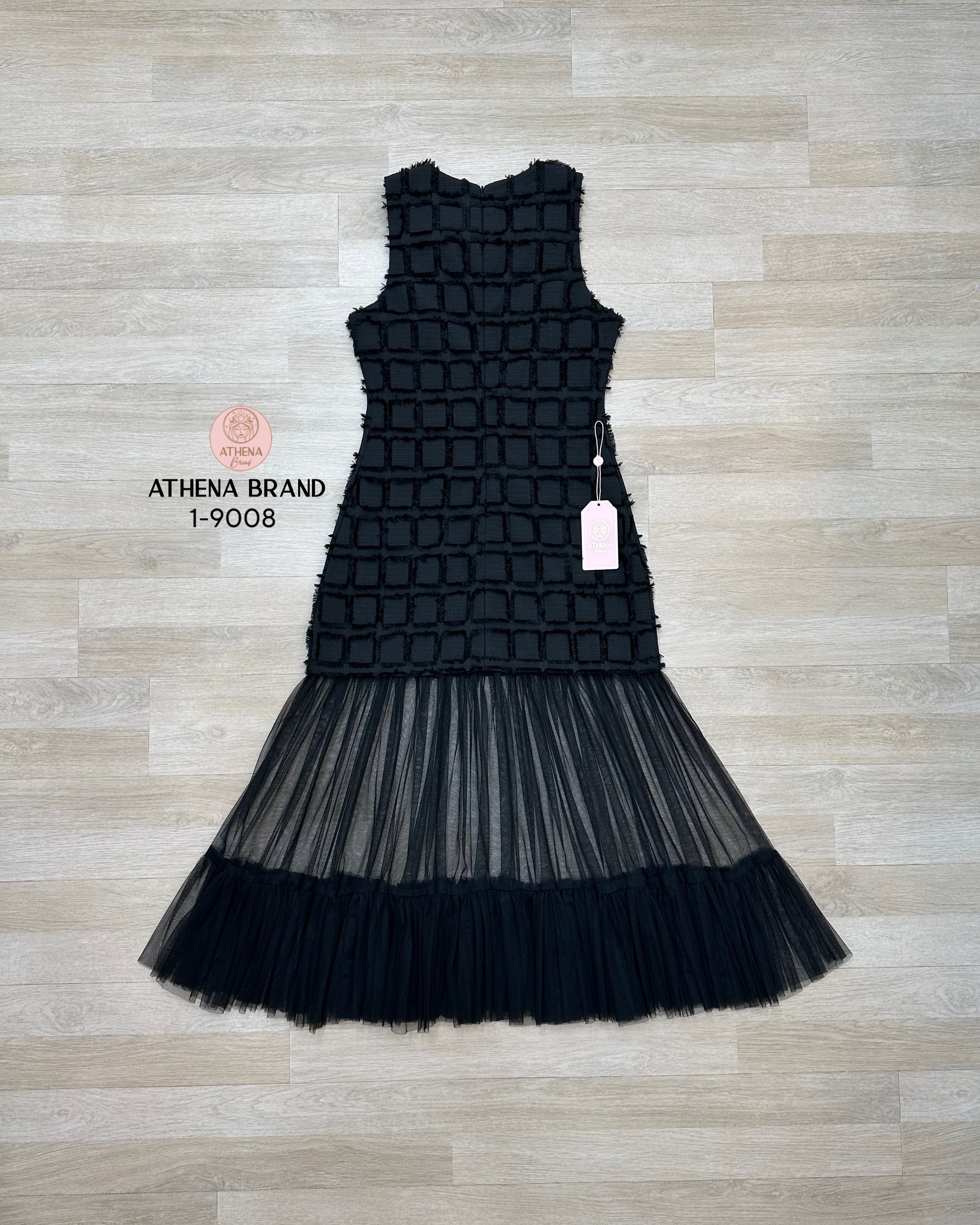 Maxi Dress ดีไซน์สุดเก๋แต่งดอกไม้3Dสวยหรูหราโดดเด่น ตัดต่อแต่งผ้าตาข่ายใช้ผ้าเยอะมากๆ เนื้อผ้าดี๊ดีมีTexture งานมีซับใน สวมใส่แบบซิปด้านหลัง สวยสร้างเรื่องสามารถใส่ออกงานได้เลยค่า #Athenabrand #ป้ายAthena #เสื้อผ้างานป้าย #ชุดเดรส #ชุดกระโปรง #ชุดไปเที่ยว