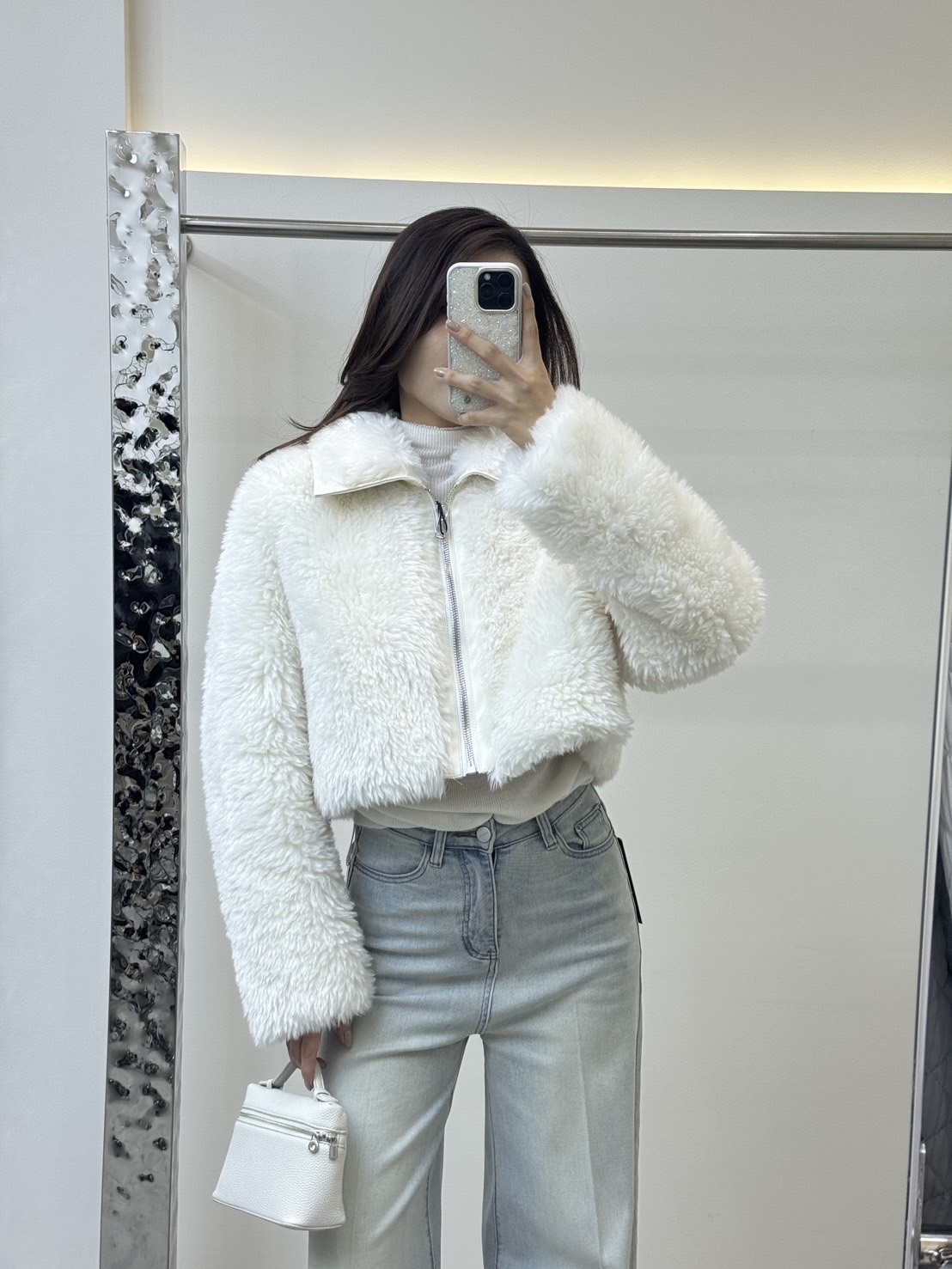 แจ็คเก๊ตเฟอร์แขนยาวคอปก ✔ ดีเทลซิปหน้ายาว ด้านในเป็นผ้าหนังกลับ ✔ ขนเฟอร์นุ่ม ใส่เที่ยวอากาศหนาวได้เลยค่า