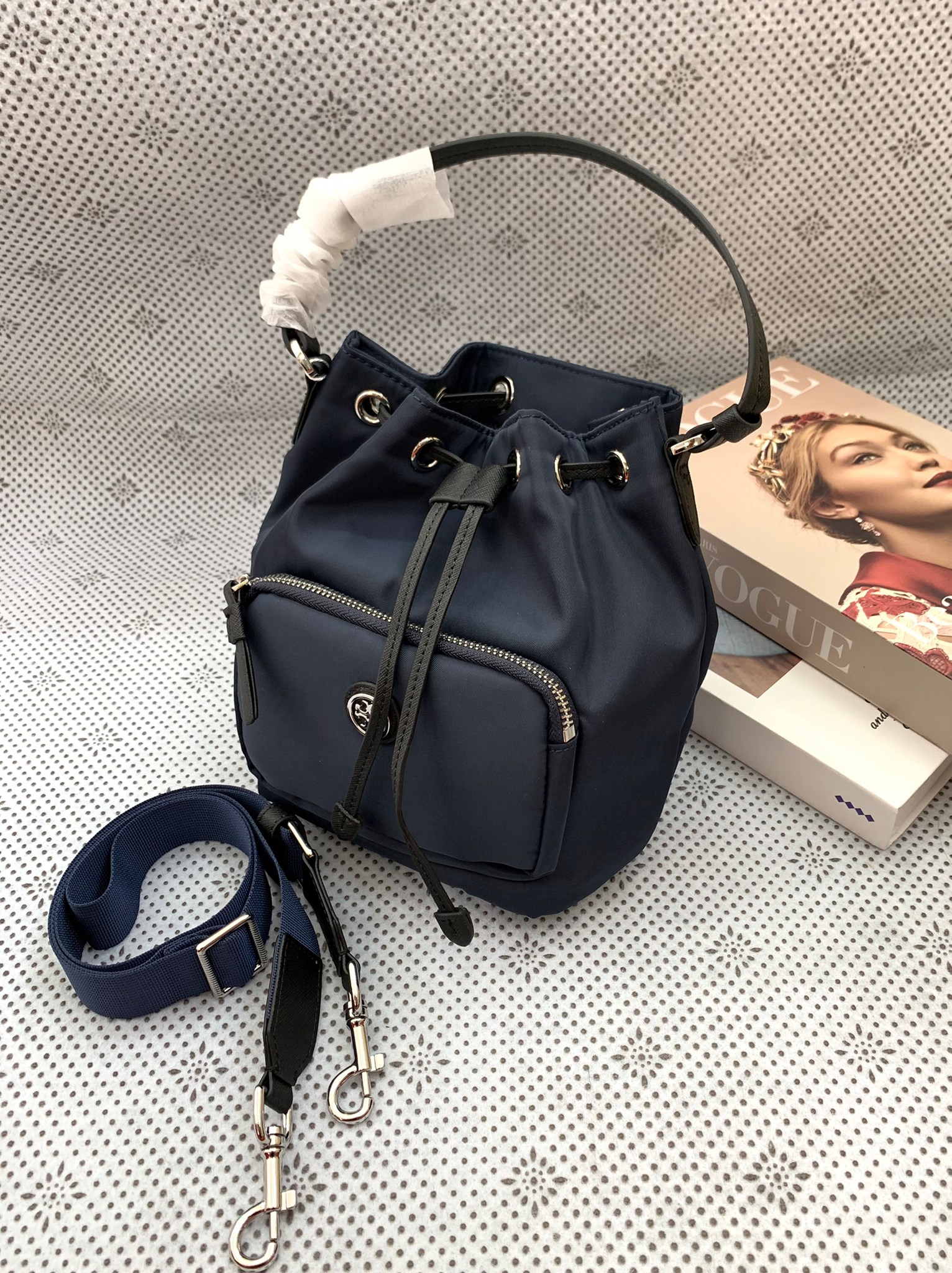 กระเป๋าสะพายไฮโซแบรนด์เนมทอรี่เบิร์ชทรงบัคเก็ตขนมจีบ TORY BURCH VIRGINA BUCKET BAG(134652)