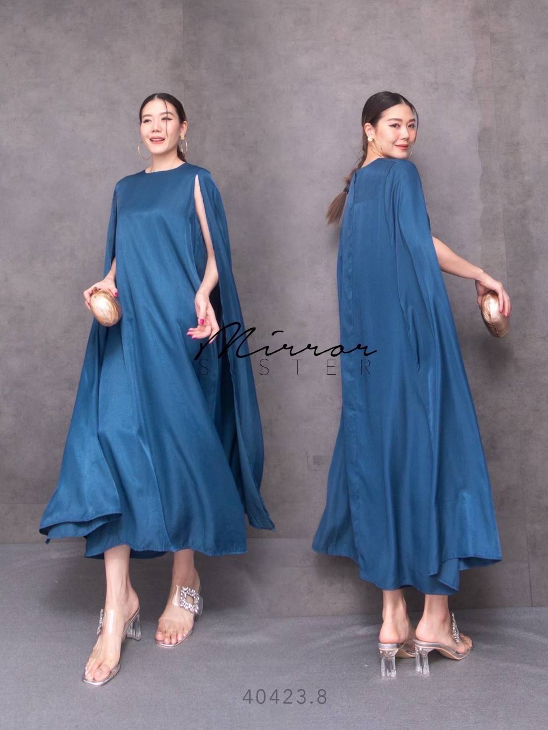 MiRRoRSiSTER’s Fenda Cape and Poncho Dress•• เดรสทรงโมเดิร์น สวยและมีความเก๋ ดีไซน์สุดชิค แพทเทรินใส่ง่าย รุ่นนี้ใช้ผ้าเปลืองมาก เนื้อผ้าสวยใส่สบายมากๆ ดีไซน์เหมือนมีผ้าคลุมไหล่อำพรางแขน ตัวเดรสเป็นแขนกุด มีซิปด้านหลัง..ใส่แล้วไม่ร้อนเพราะเนื้อผ้าเนื้อดีใ