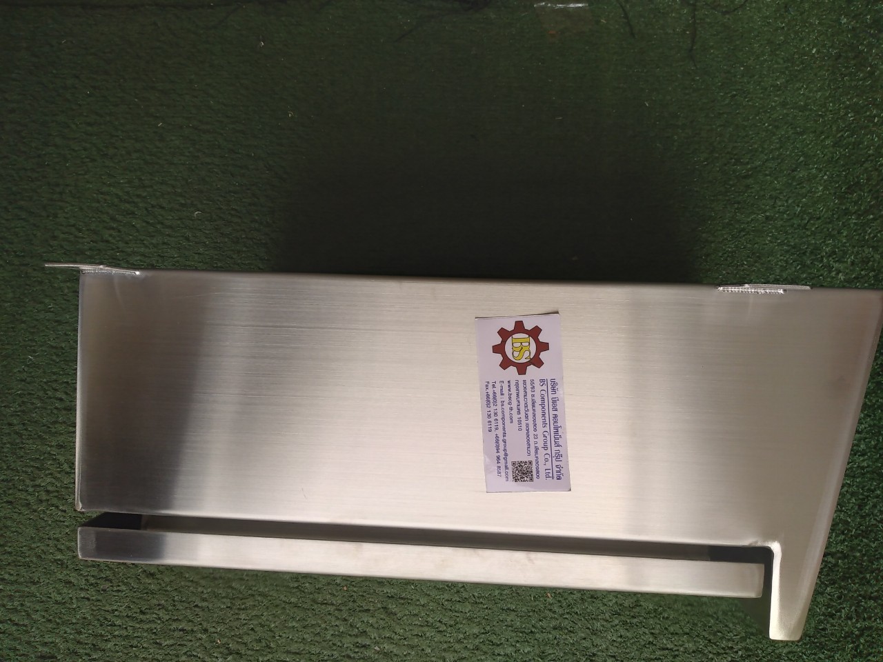 ตู้คอนโทรลสแตนเลส 304 กันน้ำ ฝาช้ันเดียว หลังคาสโลป W280xH350xD150mm. พร้อมหูยึด 4 มุม หนา 2มม.