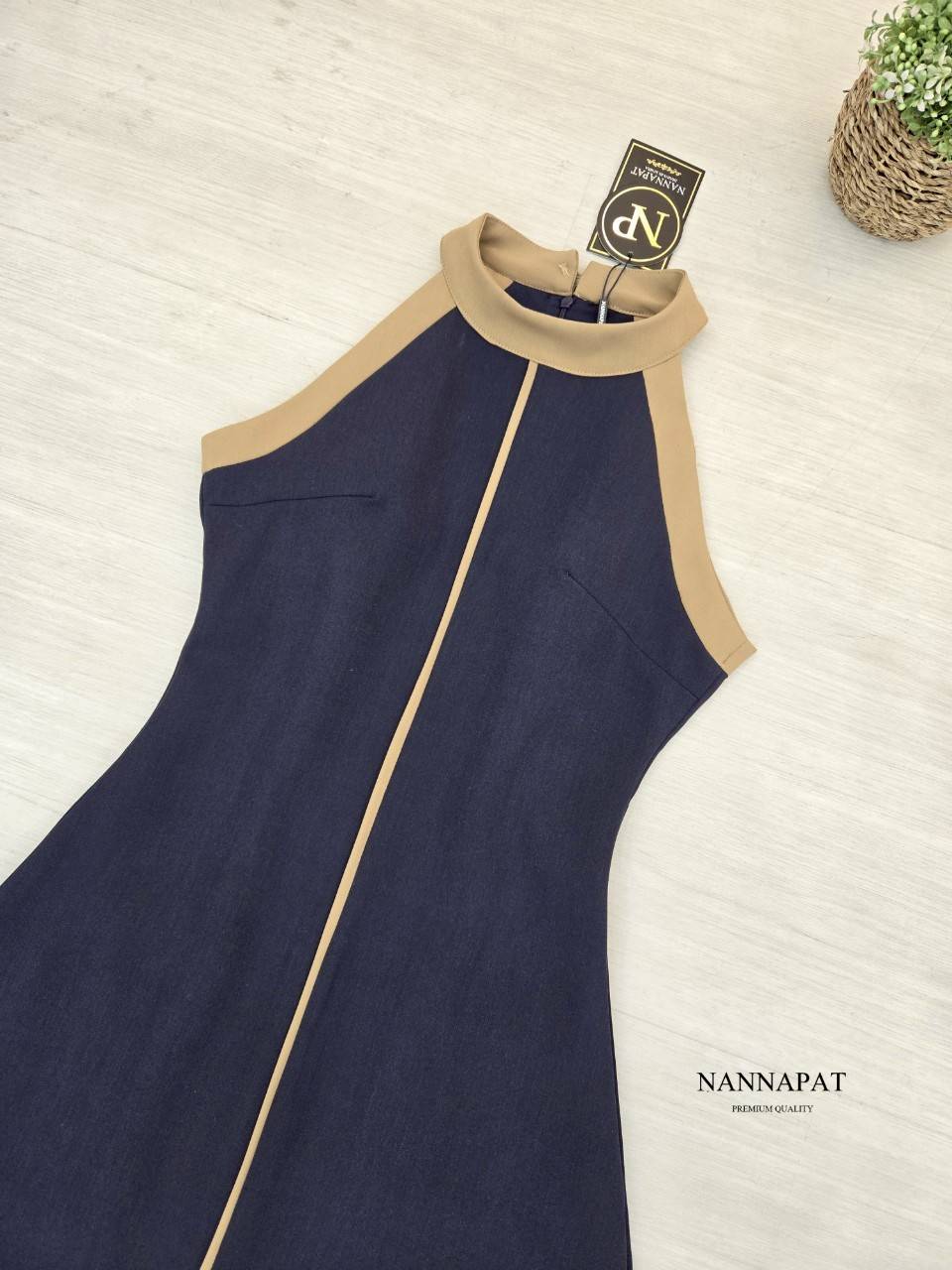 เดรส ยาว TAG :: NANNAPAT (NP) งานผ้าสูทดีมากๆ พร้อมซับในยาว มีฟองน้ำอกให้ด้วย เข้ารูปเก็บทรงสวย