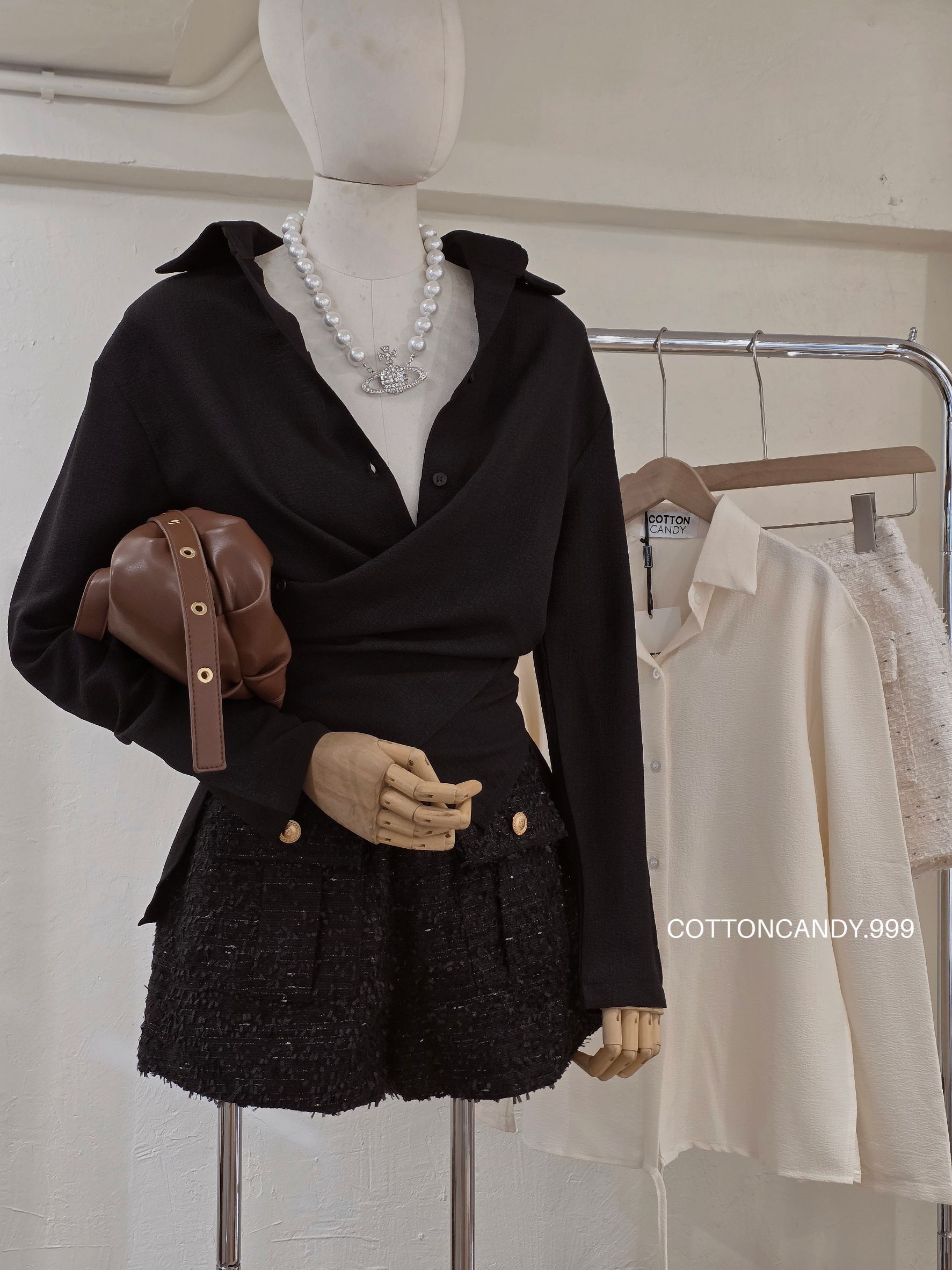 Tag#cottoncandy ชุดเซทสุดเริ่ดมาแล้วคร่าาาา รถ่นนี้บอกเลยคุ้มมาก มา2ชิ้น ตัวเสื้อดีเทลเก็สุดๆ กางเกงผ้าชาแนลสวยจึ้งมากๆ รุ่นนี้ใส่เข้ากัยแบบจึ้งแน่นอนคร่าาาาาา