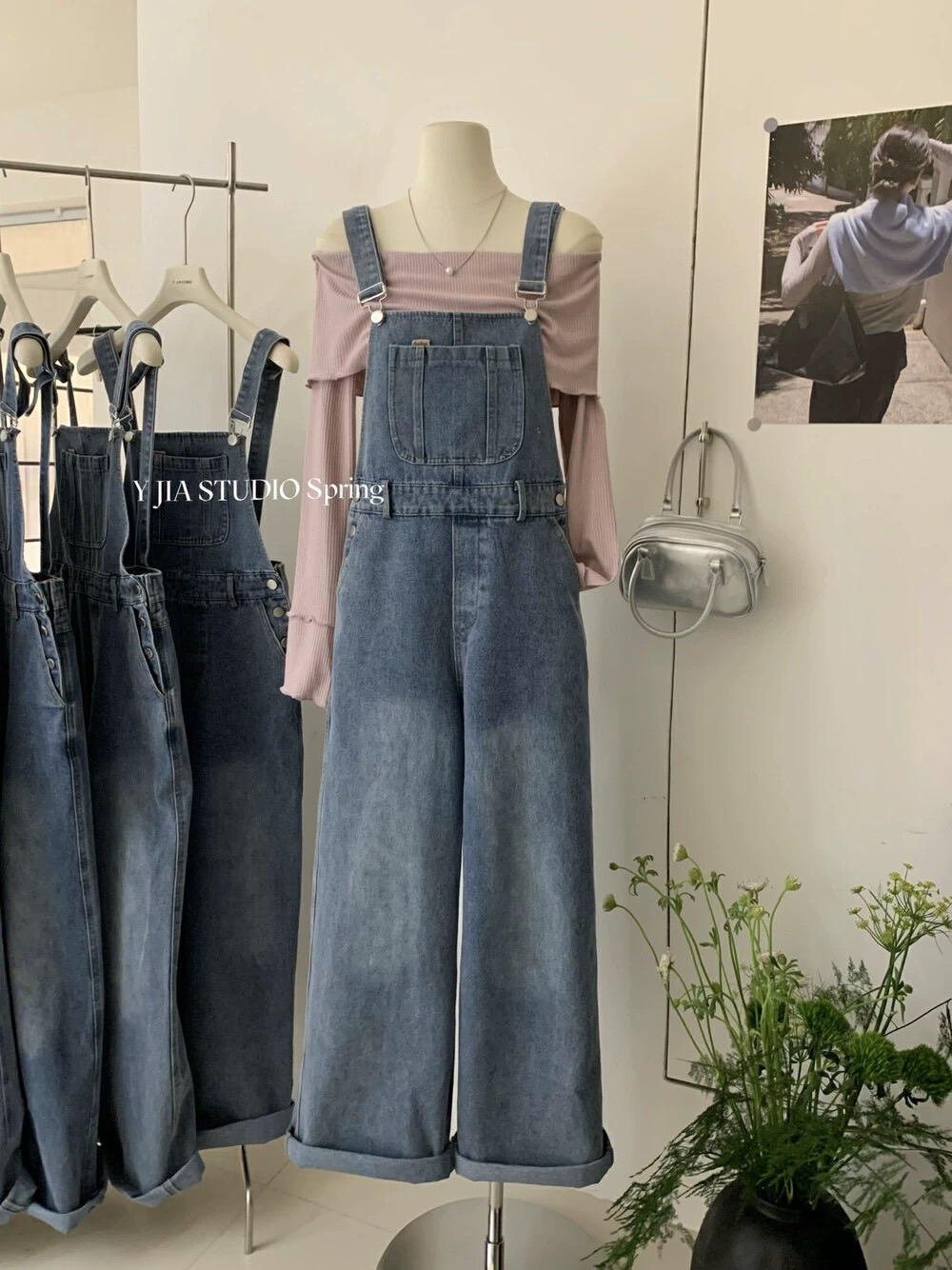 Set 2 pcs เสื้อแขนยาวเปิดไหล่ + เอี้ยมยีนขายาว สายปรับได้ ทรงสวย
