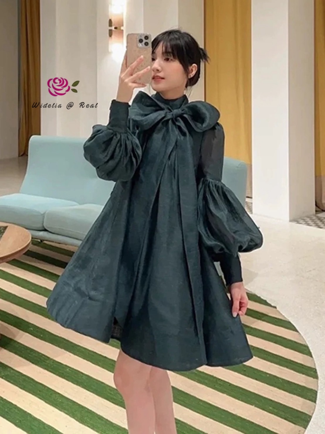 Dress :: เดรสสั้นตัวสวย งานเก๋ อลัง เนื้อผ้าสวยงานเกรดพรีเมี่ยม ท่อนแขนยาว ท่อนล่างเดรสทรงเอบานสวิงย้วยสวย แนะนำเลย รับรองใส่ออกมาไม่ผิดหวัง บอกเลยห้ามพลาดเด็ดขาดงานดีงานสวยจริงต้อง Widelia @ Real