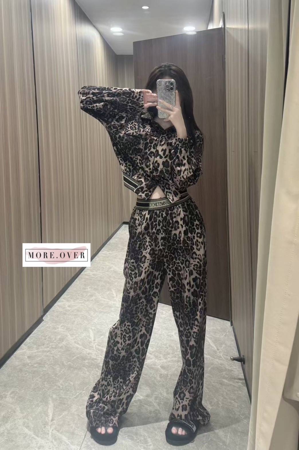 Set เสื้อคลุมแขนยาวมีฮู้ดลายเสือ + กางเกงขา