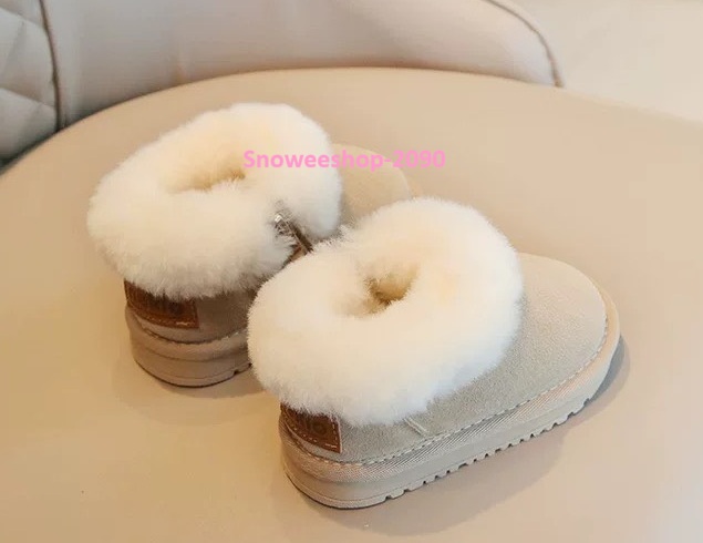 บู๊ตบุขน อุ่น นิ่ม เดินไม่ลื่น ไซส์ 15-25 สำหรับอายุประมาณ 1-3 ขวบ มีให้เลือก 3 สีละมุน น่ารักทุกสีเลย รองเท้าบู๊ตกันหนาวสำหรับเด็กเล็ก บุขนฟูทั้งตัว นุ่ม อบอุ่น ไม่บาดผิว สวมง่ายด้วยซิปข้าง แม่ไม่ต้องเหนื่อยใส่ให้นานเลยบู๊ตบุขน อุ่น นิ่ม เดินไม่ลื่น ไซส์