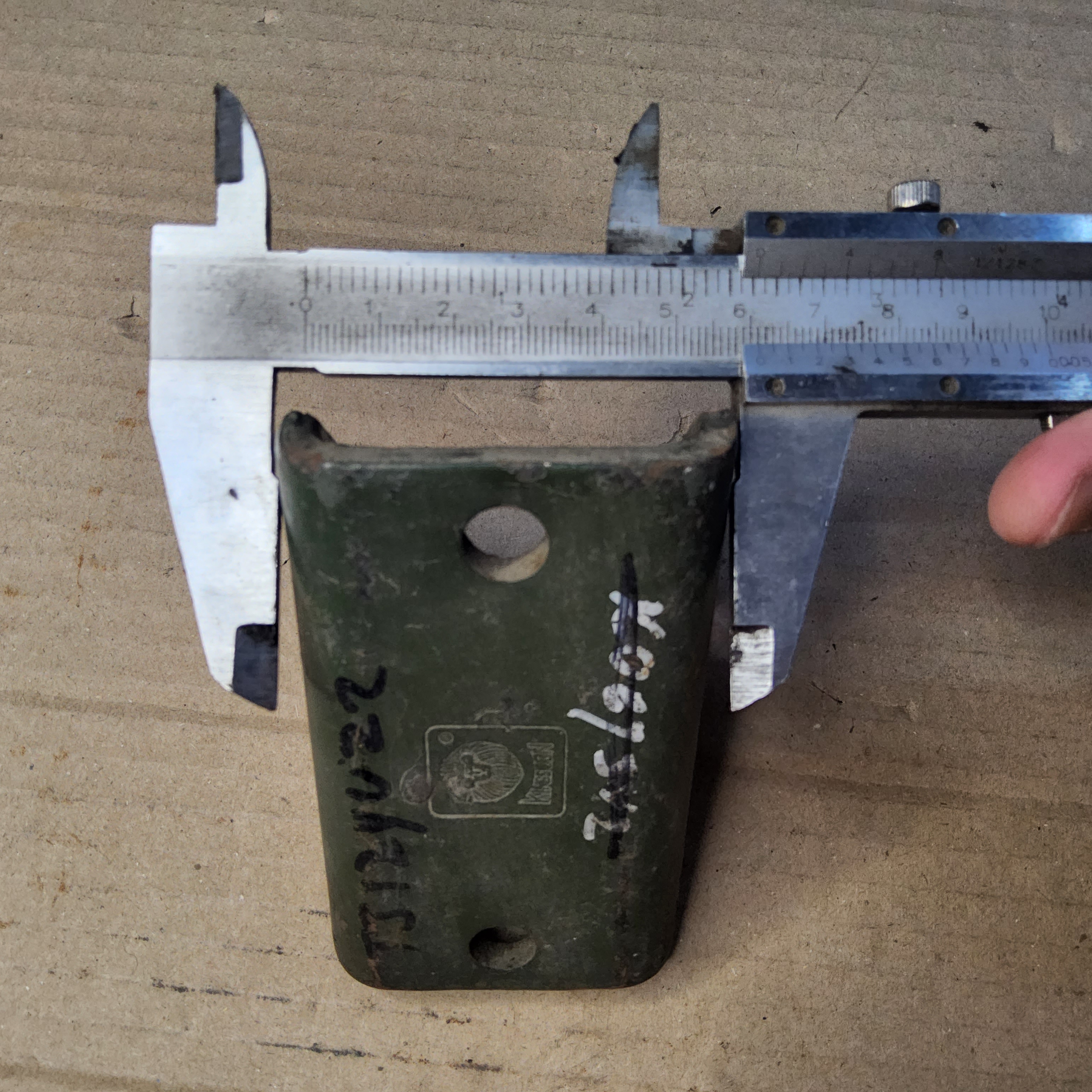 บ็อกแหนบ ติดคัดซี่ Jeep จี๊ป เล็ก วินลี่ CJ5 CJ6 CJ7 ตัวหนา [ 6 มม ]