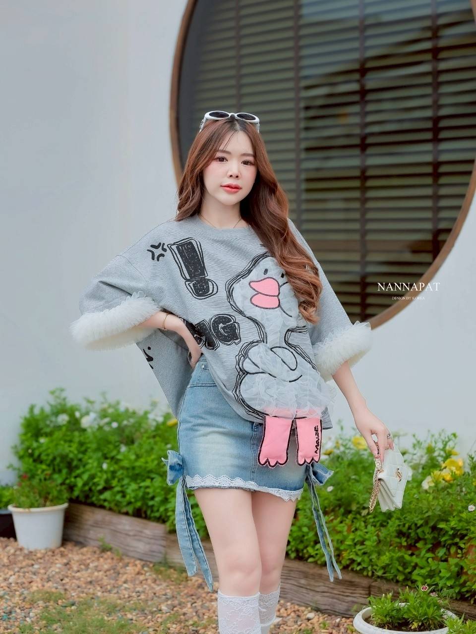 เสื้อ น้องเป็ดน้อยแก้มป่อง งานเสื้อเกรดพรีเมี่ยม ที่กำลังโซฮอตอยู่ตอนนี้นะคะ ดีเทล รายละเอียดอย่างจึ้ง ชอบความแขนใหญ่ แต่งระบายพองๆอย่างสวย ขาน้องเป็ดก็ทำถึงเกิ๊นน เก็บทุกเม็ดทุกรายละเอียด แม็ชได้ทั้งกระโปรง กางเกงเลยคะ น่ารักแบบมีเทสจริงๆ