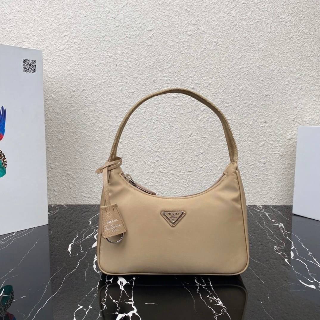กระเป๋าสะพายไฮโซเรียบหรูดูแพงแบรนด์เนมพราด้าพรีเมี่ยมกิ๊ฟสีเบจ PRADA NYLON HANDBAGS Premium gift