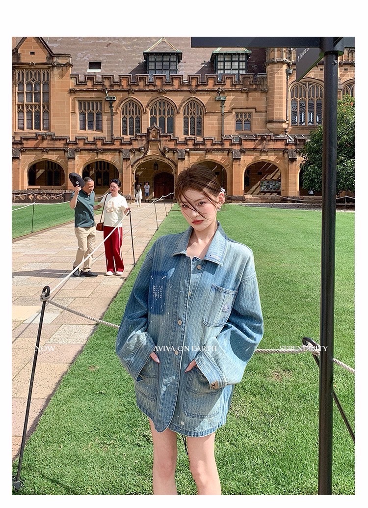 Set เสื้อยีนเบลเซอร์ยีนแขนยาว กระเป๋าหน้า3 เป๋าจุกๆ มีฟอกสีเข้มเป็นกระเป๋าหลอกดูเก๋มาก แมตกางเกงขาสั้นเข้าเซ็ตให้ด้วยย ใช้ผ้ายีนลายทางฟอกเข้มอ่อน และทำสีสะบัดๆ เท่มากก ใส่แล้วลุคนี้ดูเป็นสายแฟมากค้า ที่สำคัญจับแมตได้หลายลุค ตัวแม่ห้ามพลาดเลยย #251356