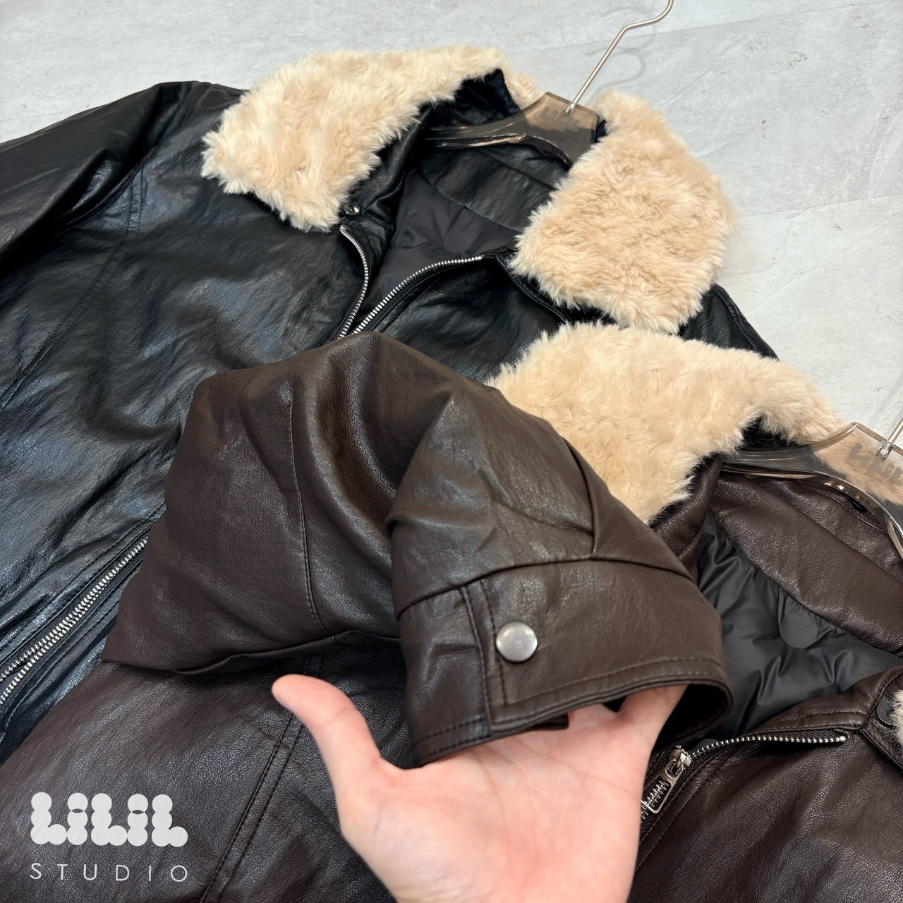 Lovely leather Jacket⭐️ พร้อมส่งค่ะ งานเสื้อJacket หนังลูกวัวนิ่ม ปกถอดได้ ซิปหน้ากระเป๋าจริงค่ะ