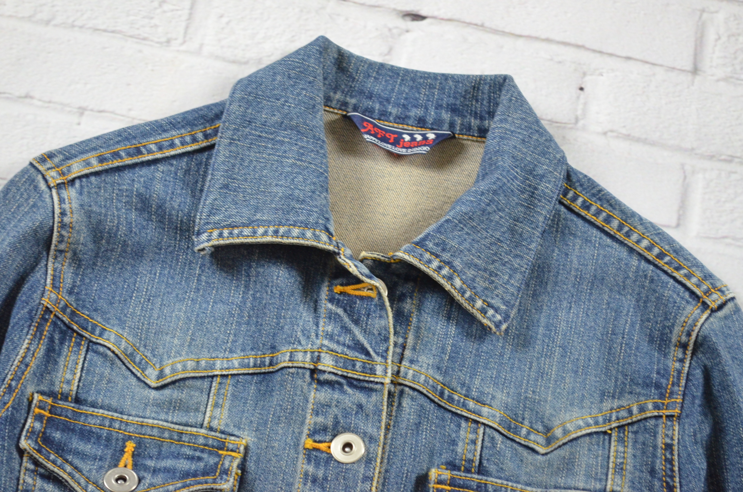 AFT Jeans อกจริง33' (XS) เสื้อแจ็คเก็ตยีนส์ เสื้อยีนส์แขนยาวหญิงชาย เนื้อผ้านุ่มทรงน่ารัก มีเป๋าข้างเป๋าในสวยมาก