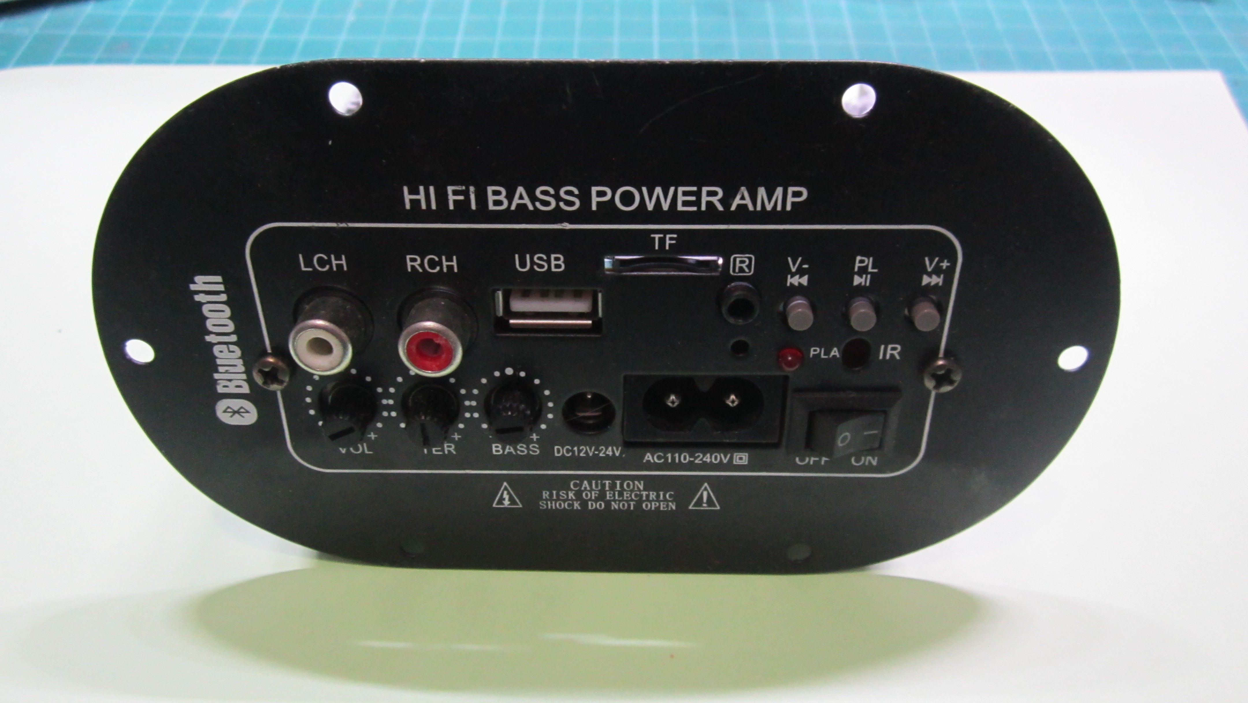 เครื่องขยายเสียง + รีโมทคอนโทรล 12-24DC 220AC โวลท์ (ไม่มีชุดสายไฟแถม)
