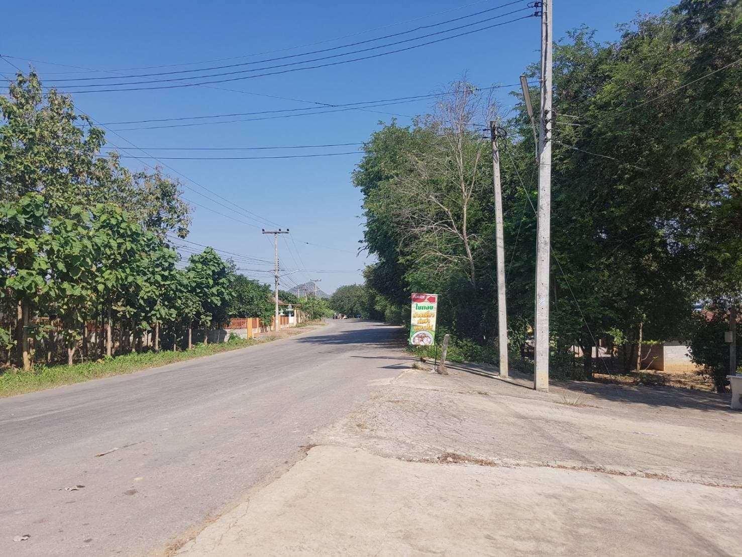 ขายที่ดินสวยพร้อมบ้านร้านขายของติดถนนหลวงด้านหลังเป็นสวนผลไม้พื้นที่กว้างขวางพร้อมสำหรับทุกคนในครอบครัวใกล้รร.บ้านเกาะสำโรง 800 เมตร อ.เมืองกาญจนบุรี