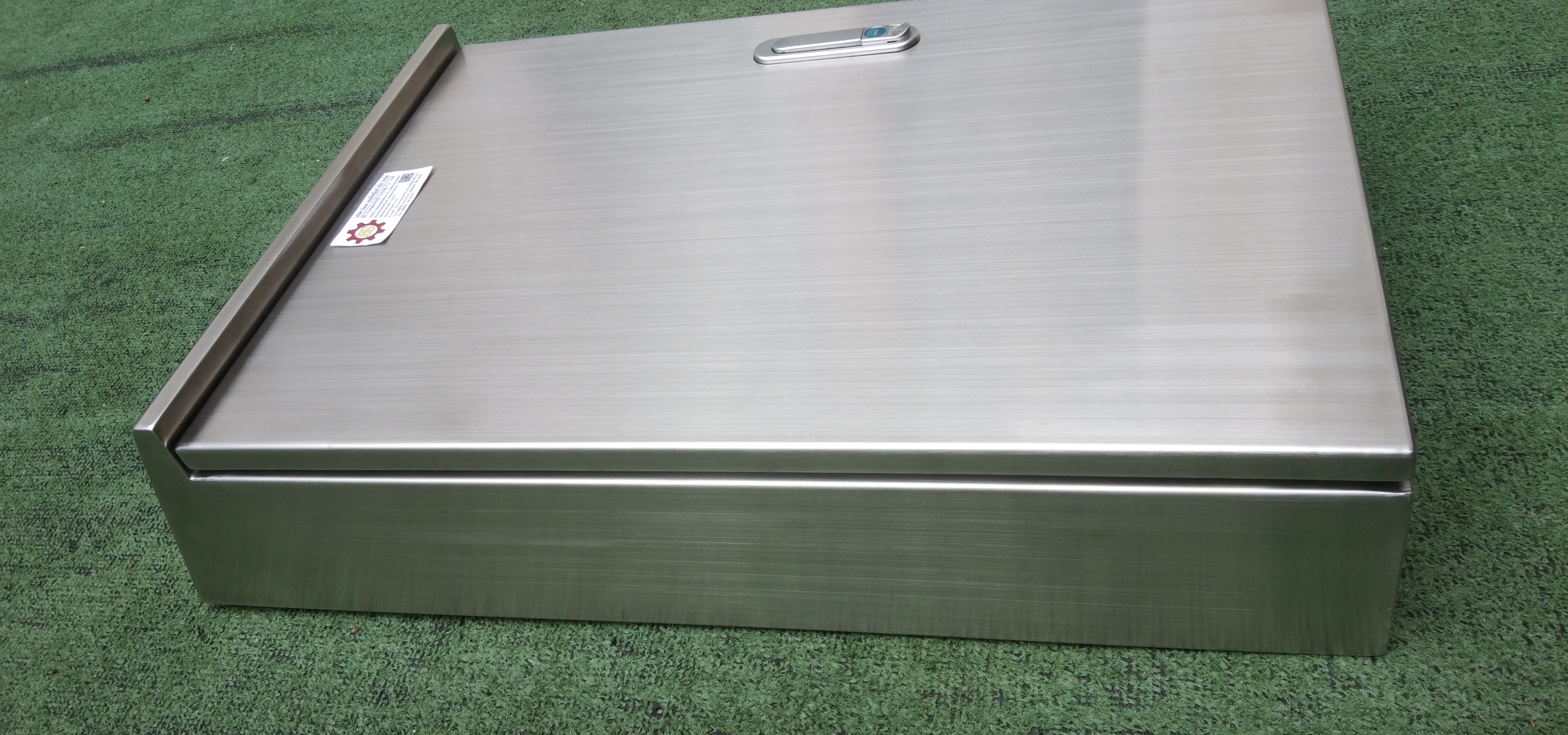 Main LUG 100A ตู้สแตนเลส 304 มีหลังคาสโลป W450xH650xD152mm. (24ช่อง)