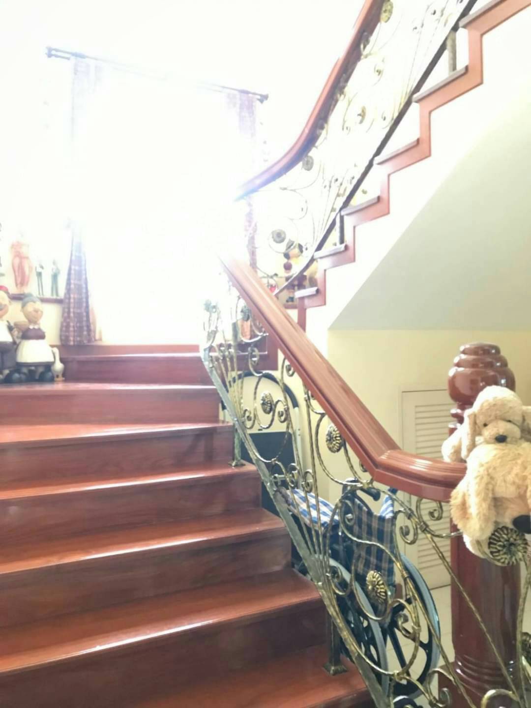 ขายบ้านหรู 2 ชั้นพื้นที่กว้างพร้อมสำหรับทุกคนในครอบครัว 1 ไร่ 44 ตรว. ใจกลางเมืองนครราชสีมาใกล้บิ๊กซี 1 กม. ตัวบ้านตกแต่งด้วยวัสดุที่แข็งแรงและทันสมัยบรรยากาศดีการเดินทางสะดวกสบาย