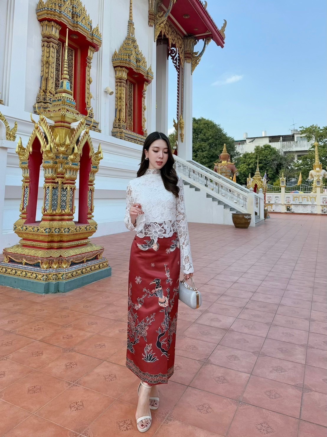 Set เสื้อ+ กระโปรง ผ้าลายไทย เสื้อลูกไม้แขนยาว กระโปรงทรงป้ายหรูหรา ราคาเบาๆ มาคะคุ้มๆได้2ชิ้น ใส่แยก ใส่แมทได้หมด งานดีราคาสบายกระเป๋า ผ้าดีมาก ๆ สวยหรู ดูดีไปอีกค่ะ มีซับใน คือดี๊ ดีย์