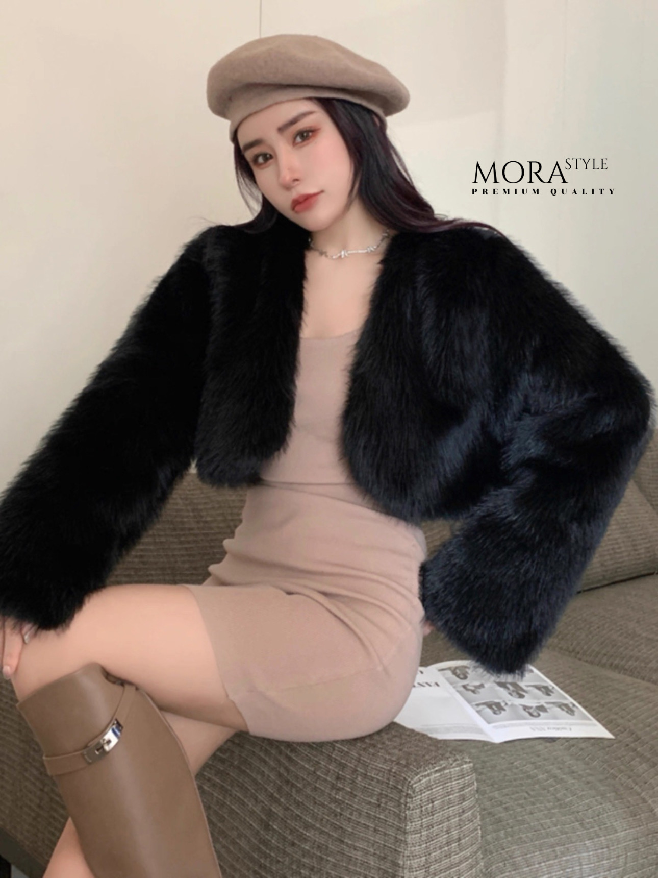 เสื้อคลุมแขนยาวแต่งขนทั้งตัว งานสวยแพง เหมาะกับแฟชั่นหนาวนี้สุดๆ ดีไซน์ออกมาเก๋ งานคือน่ารักมากค่ะ สาวๆต้องมีติดตู้นะคะ