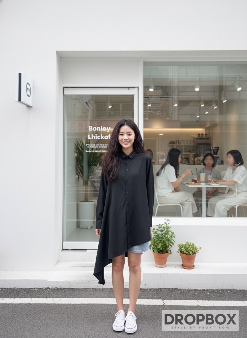 One Side Long Black Shirt เสื้อเชิ้ตสีดำส่งโอเวอร์ใสชายเฉียงด้านหนึ่งรุ่นนี้เก๋มากคือใส่ได้ทั้งสองด้านด้านหน้าและด้านหลังด้านหนึ่งจะมีกระดุมด้านหนึ่งจะเป็นเรียบเรียบสามารถใส่ได้ทั้ง2แบบ