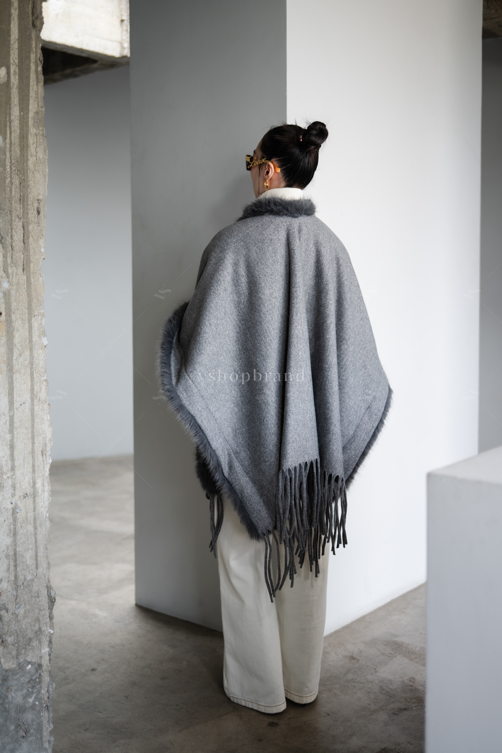 เสื้อคลุมทรงค้างคาวพู่ชาย ขอบเฟอร์