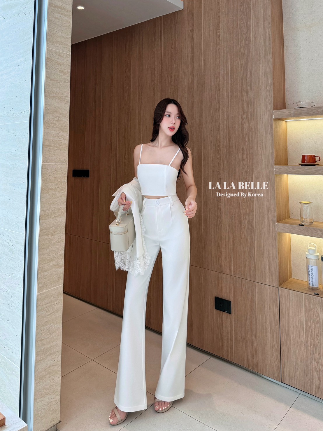 เซต3ชิ้นผ้าสูทอัดกาวอย่างดีผ้าดีทรงสวยเสื้อครอปสายเดี่ยวเสริมฟองน้ำปรับสายได้ใส่คู่กางเกงขายาวเอวสูงมีกระเป๋ากางเกง2ข้างมีซับในอัดกาวอย่างดีมาพร้อมเสื้อสูทคอปกแขนยาวผ่าแขนแต่งลูกไม้ช่วงขอบคอและขอบแขนมีซับในอัดกาวอย่างดีงานคุณภาพ