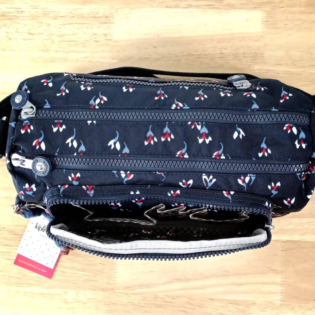 กระเป๋าสะพายคิปลิงค์จุของได้เยอะใช้ได้ทั้งหญิงชาย KIPLING RETH CROSSBODY BAG