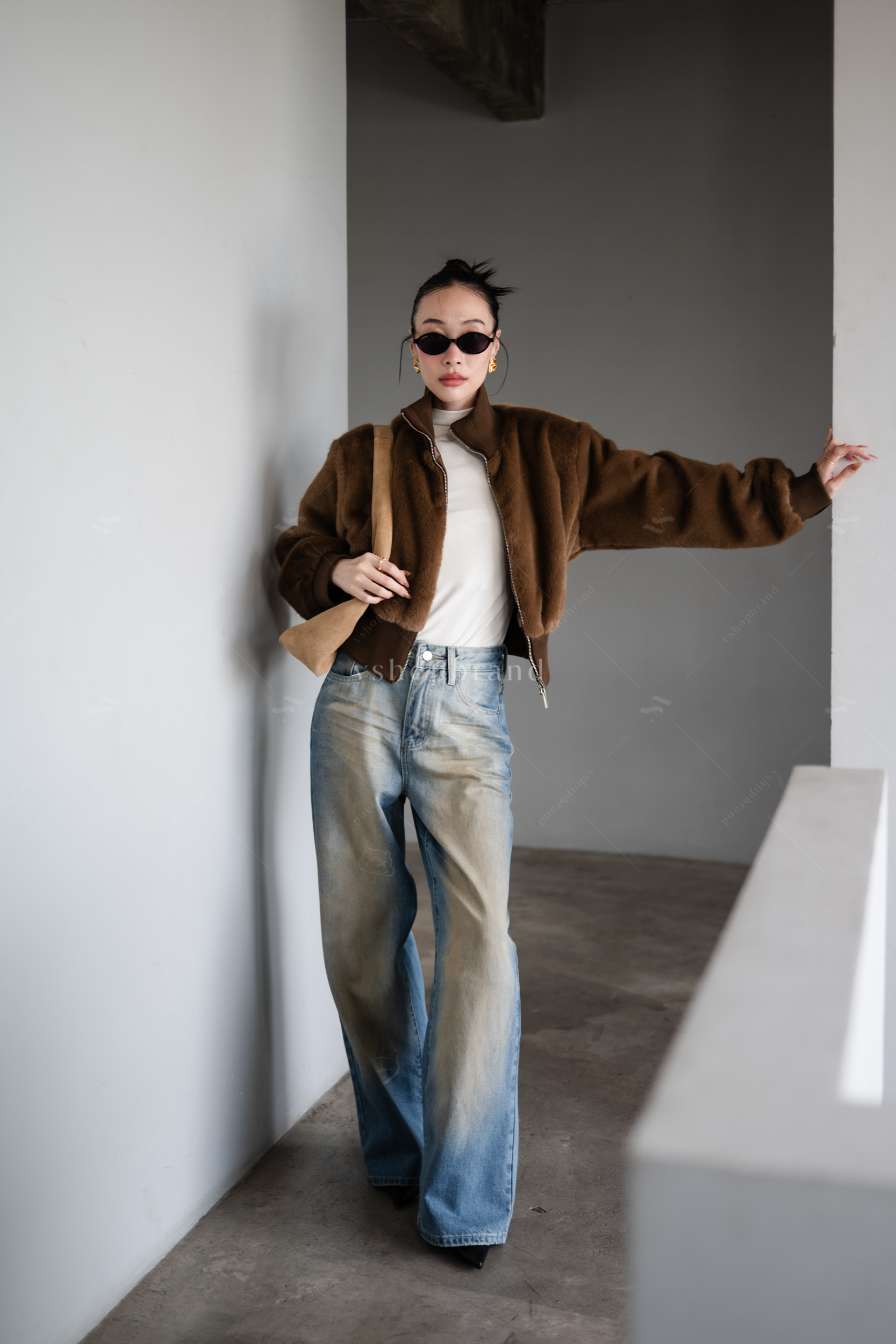 กางเกงยีนส์ขายาวฟอกสีสกรีนลาย