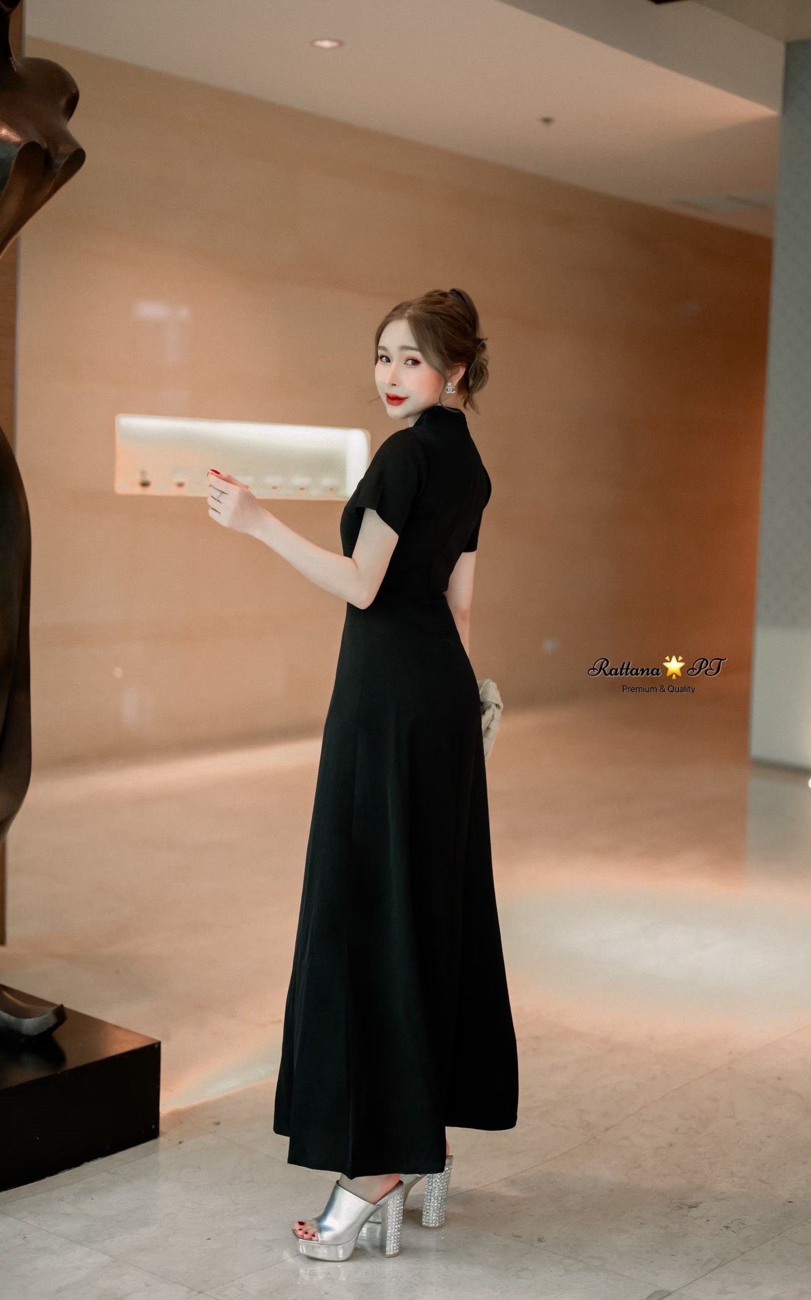 ชุดเดรสยาวสีดำทรงสวยมาก สวยหรูดูแพง หน้าอกมีฟองน้ำ ชุดมีซับในอย่างดี เนื้อผ้าดีมากค่า ชุดมีซิบด้านหลัง #Rattana🌟PT #งานเลี้ยง#ชุดสีดำ #ชุดทำบุญ#งานบวช.