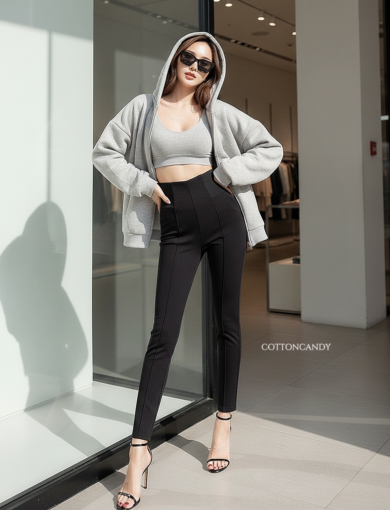 กางเกงสกินนี่ตัวโปรดของนิราเลยคร่าาาา ใส่เข้าฉากบ่อยมากกกก รุ่นนี้ผ้าคือดีสุดๆจร้าาาา ดีเทลซิปหลังด้วย ใส่ดีเก็บหุ่นเก็บทรงดีมากจร้าาาาา