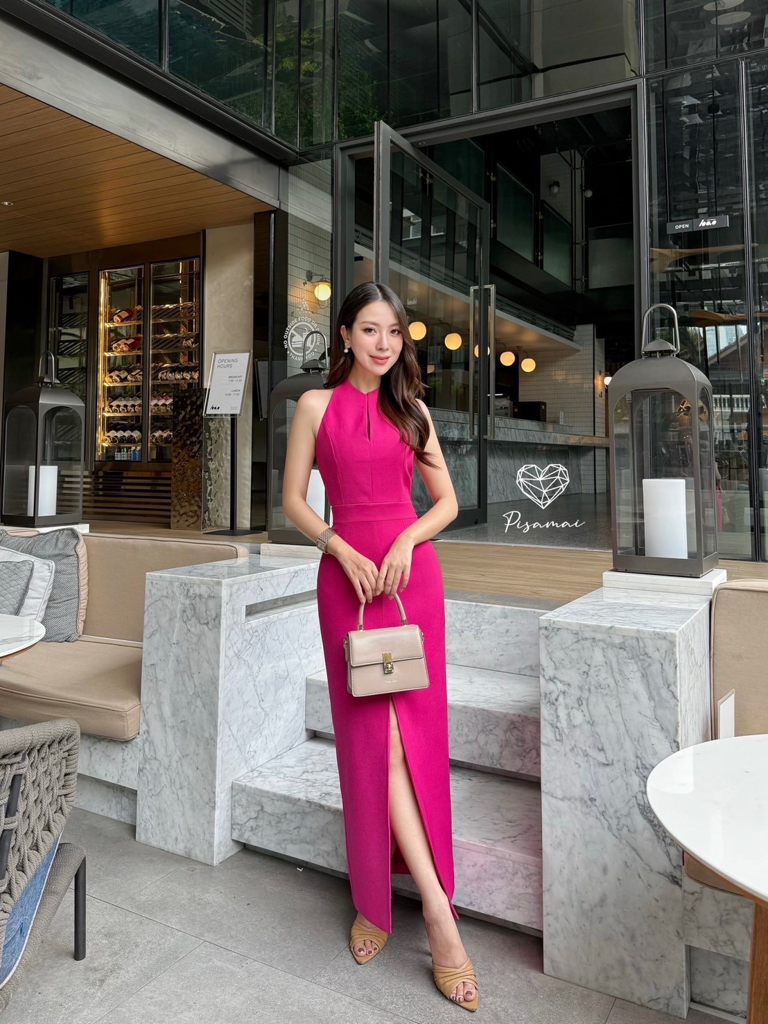 เดรสแขนกุดทรงสอบตัวยาวสีชมพูผ่าหน้า แพทเทิ้นสวยมากค่า สวยหรู ดูแพงมากๆค่ารุ่นนี้ไม่มีผิดหวังแน่นอน ใส่vacayถ่ายรูปกับแก๊งค์เพื่อนๆไม่มีผิดหวังเลยค่า ห้ามพลาดเลยน้าตัวนี้