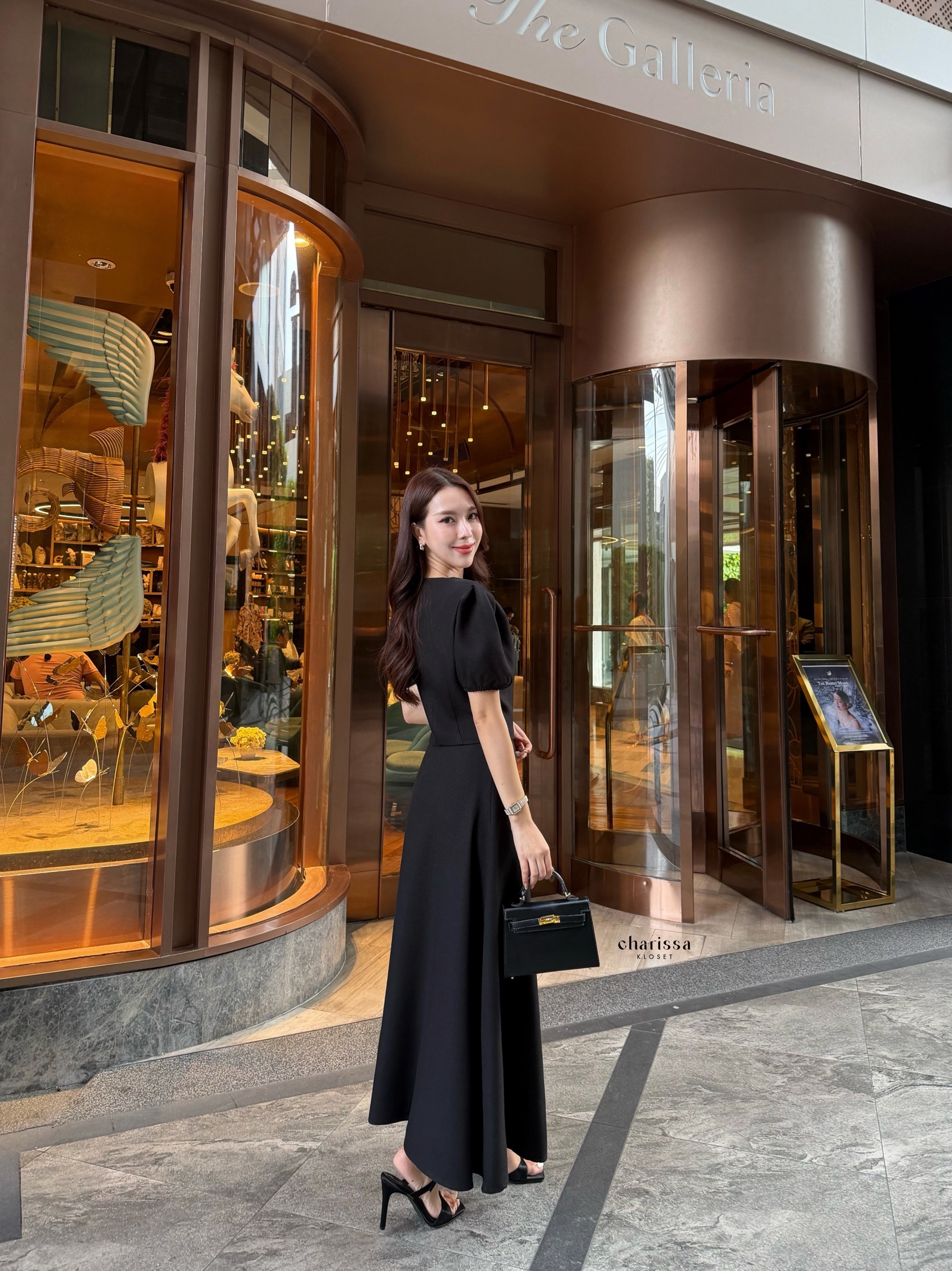 เซ็ท 4 ชิ้น: เสื้อ กระโปรง เข็มกลัดดอกไม้ เข็มขัดโซ่