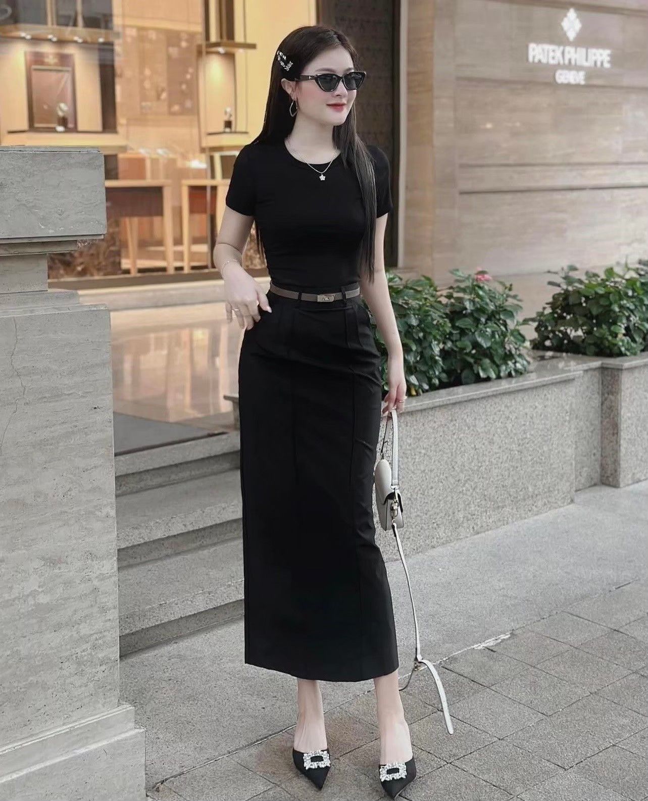 เซต3ชิ้นเสื้อ+กระโปรง +เข็มขัด เรียบหรูดูแพงสวยมาก เสื้อผ้ายืดได้ ใส่คู่กับกระโปรงเอวสูง ผ่าด้านหลัง มีซิบด้านหลัง เนื้อผ้าดีมีซับใน มีเข็มขัดใส่คู่คุ้มมากเซตนี้ ใส่เที่ยวออกงาน ทำบุญ ใส่ทำงาน ถ่ายรูปร้านกาแฟ