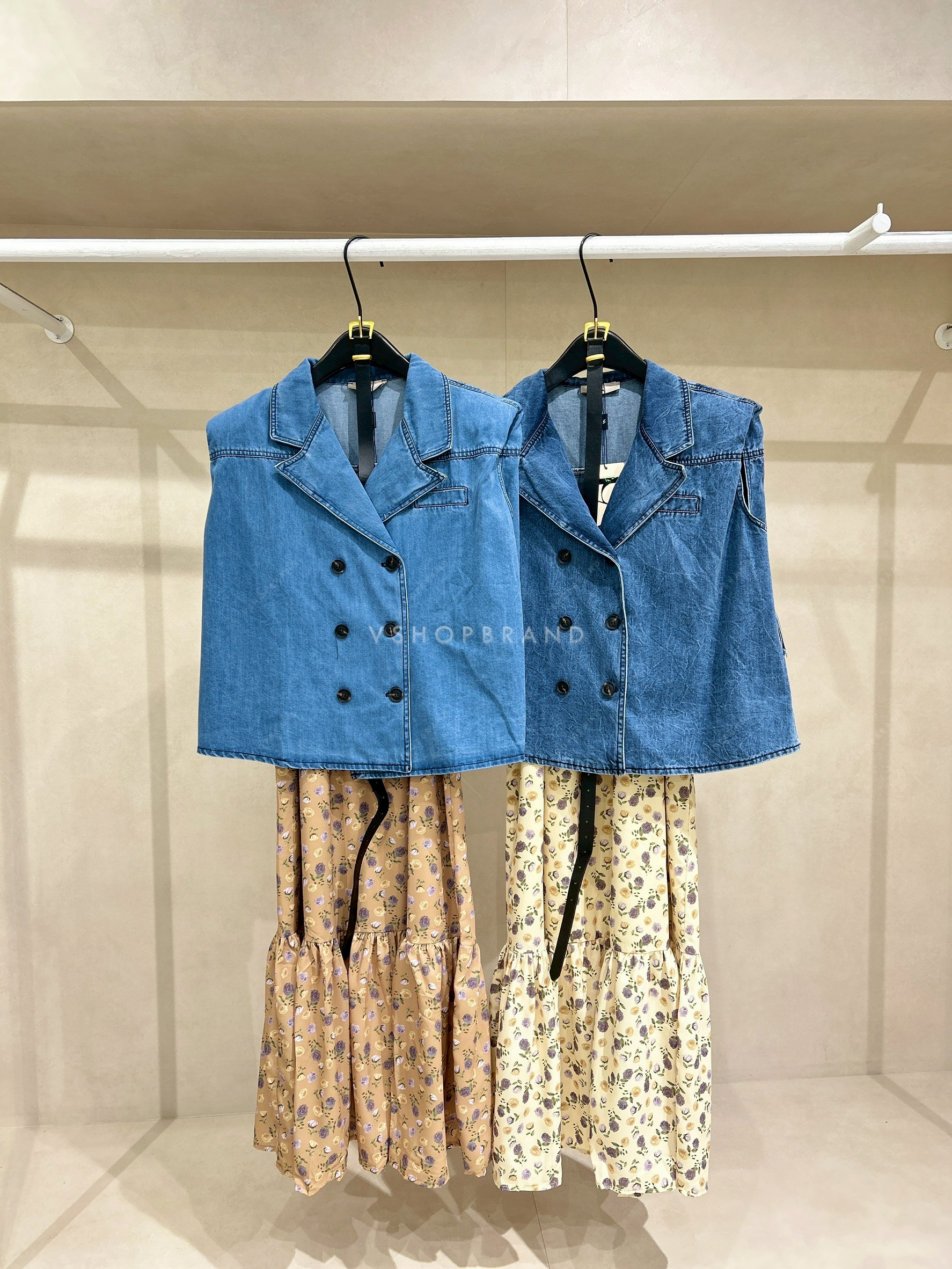 Set เสื้อกั๊กยีนส์+เดรสสายเดี่ยวลายดอกมินิชายระบาย+เข็มขัด #vshopbrand #vshop #ชุดเซต #เซตกระโปรง #ชุดออกงาน #ชุดทำงาน #เซต #skirt #fashion #outfitoftheday #outfit #set #fashioninspo #minimal #summer #skirt #เซทยีนส์ #กระโปรงยีนส์