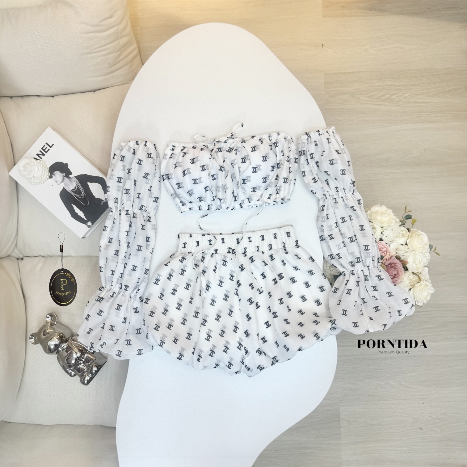 ชุดเซต 4 ชิ้น เสื้อเกาะอก+ กางเกงทรงบอลลูน+ปลอกแขน2 ข้าง ตัวเสื้อหน้าอกเสริมฟองนมสม็อกบริเวณเกาะอก อกใหญ่ลงไซด์เดิมได้