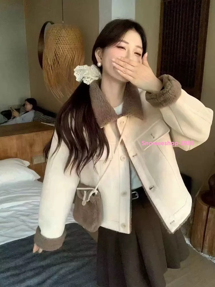 สายเกาเตรียมกรี๊ด! แจ็คเก็ตขนแกะสังเคราะห์หนังกลับสุดคิ้วท์ ทรงโอเวอร์ไซส์ ใส่แล้วดูตัวเล็ก! ใส่คลุมเที่ยวชิคๆ ฤดูใบไม้ร่วงก็ปัง หน้าหนาวก็อุ่น~ สวย อบอุ่น ไม่แพ้เกาหลี! แมตช์ง่าย ใส่ได้ทุกวัน ใครเห็นก็ต้องหันมอง ขนนุ่มมาก ใส่แล้วละมุนเหมือนกอดหมอน ถ่ายรู