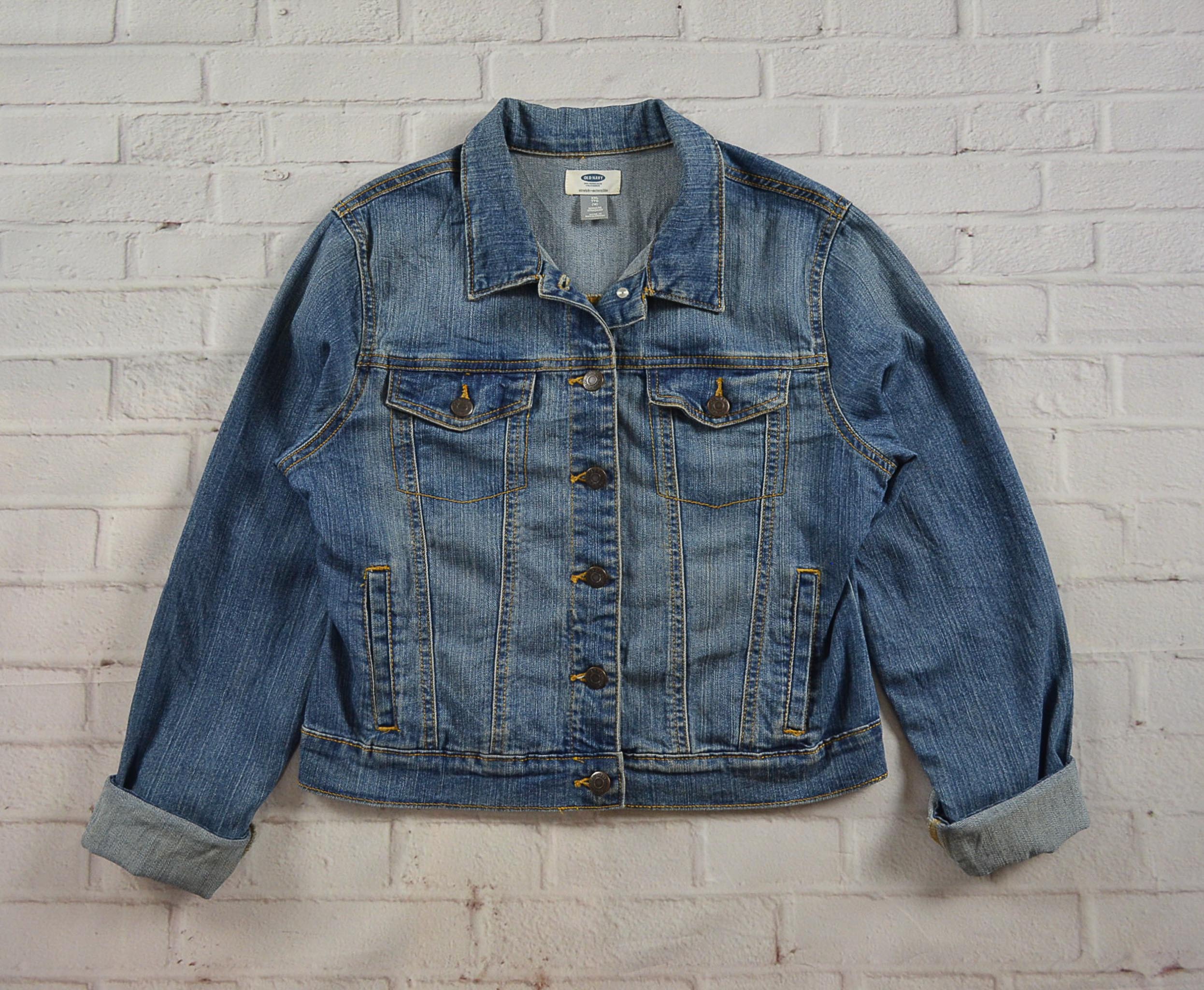 OLD NAVY อกจริง37' (M) เสื้อแจ็คเก็ตยีนส์ เสื้อยีนส์แขนยาวหญิงชาย เนื้อผ้านุ่มใส่สบาย มีเป๋าข้างเป๋าใน