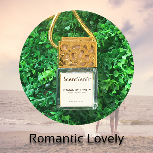 น้ำหอมแขวน ห้อยในรถ ตู้เสื้อผ้า ห้องนอน ห้องครัว กลิ่น โรแมนติก เลิฟลี่ (Romantic Lovely) สัมผัสกับกลิ่นแห่งความหวาน อบอุ่น โรแมนติก อโรม่า สูตรเฉพาะพิเศษด้วยน้ำมันหอมระเหยแท้ผสมกับหัวน้ำหอมเกรดสูง ใช้นานถึง 2 เดือน ขนาด 6ml