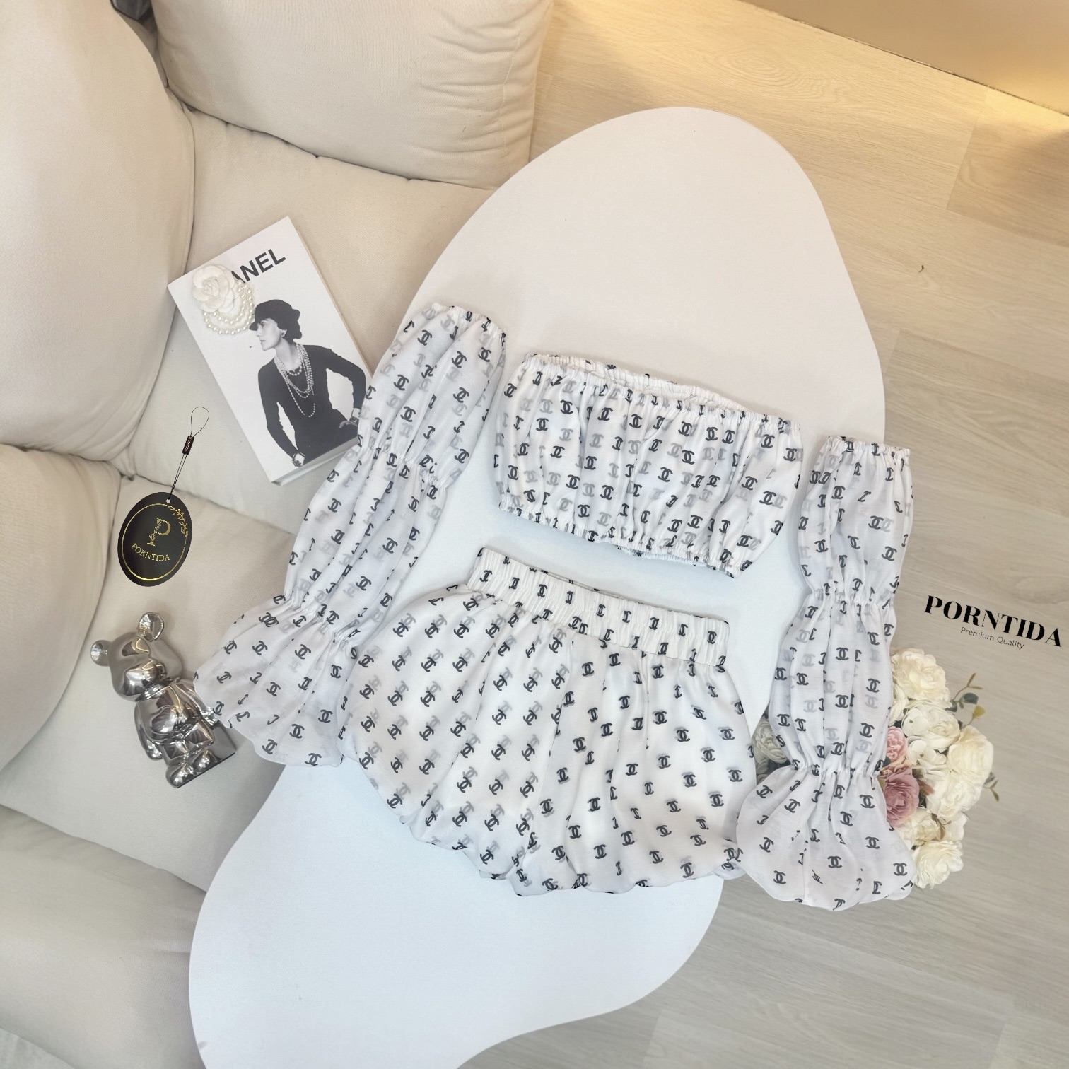 ชุดเซต 4 ชิ้น เสื้อเกาะอก+ กางเกงทรงบอลลูน+ปลอกแขน2 ข้าง ตัวเสื้อหน้าอกเสริมฟองนมสม็อกบริเวณเกาะอก อกใหญ่ลงไซด์เดิมได้