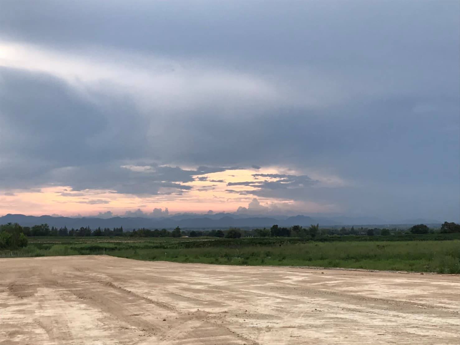 ขายที่ดินจัดสรรอำเภอชะอำ จังหวัดเพชรบุรีราคาเริ่มต้นที่3.5แสนบาทผ่อนชำระได้บรรยากาศดีล้อมรอบด้วยหุบเขาเหมาะสร้างบ้านพื้นที่กว้างพร้อมสำหรับทุกคนในครอบครัว